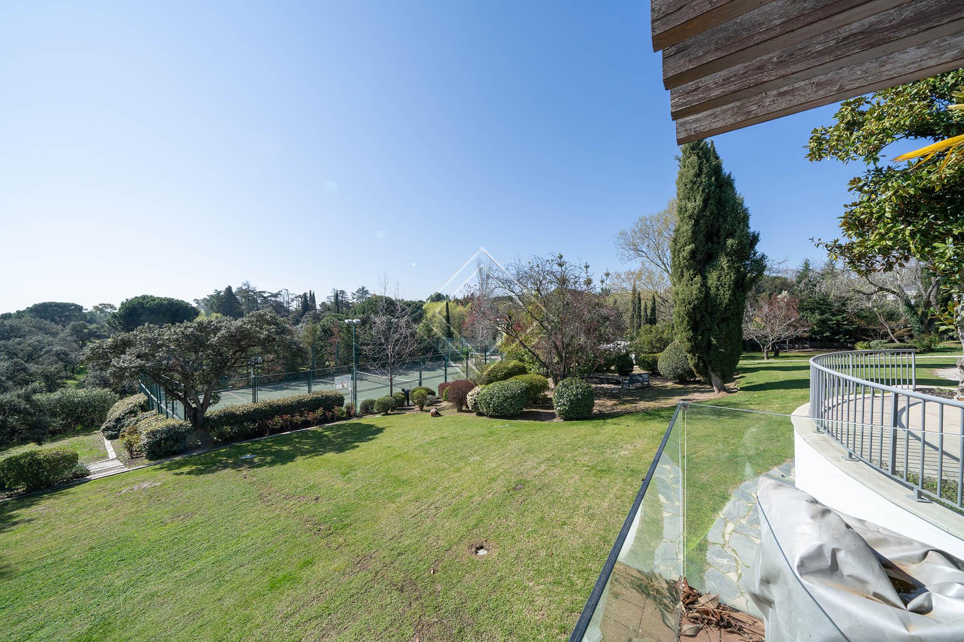 Casa independiente en parcela con vistas y a dos pasos de los colegios  - Imagen 1