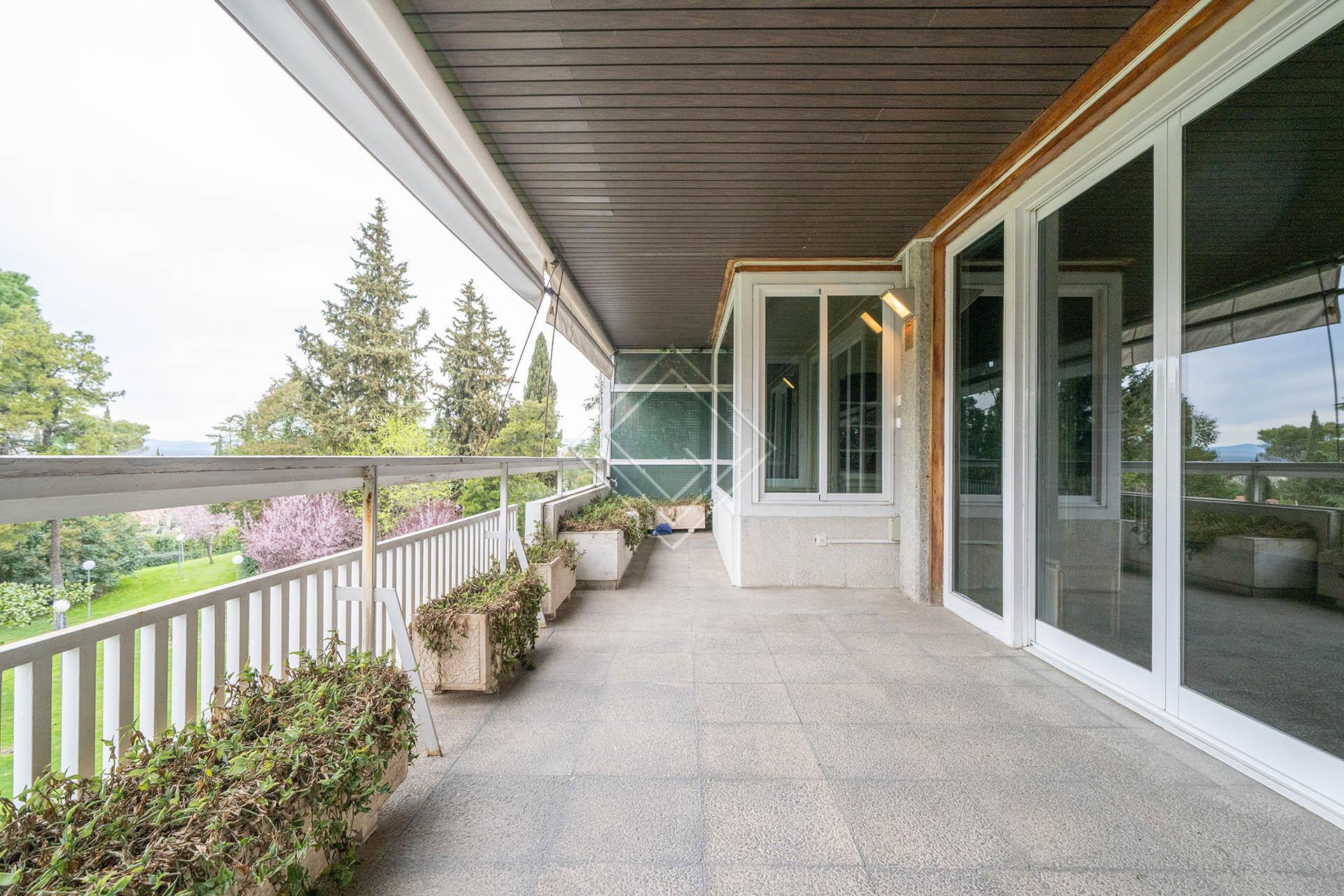 Espectacular vivienda en Puerta de Hierro para reformar  - Imagen 3