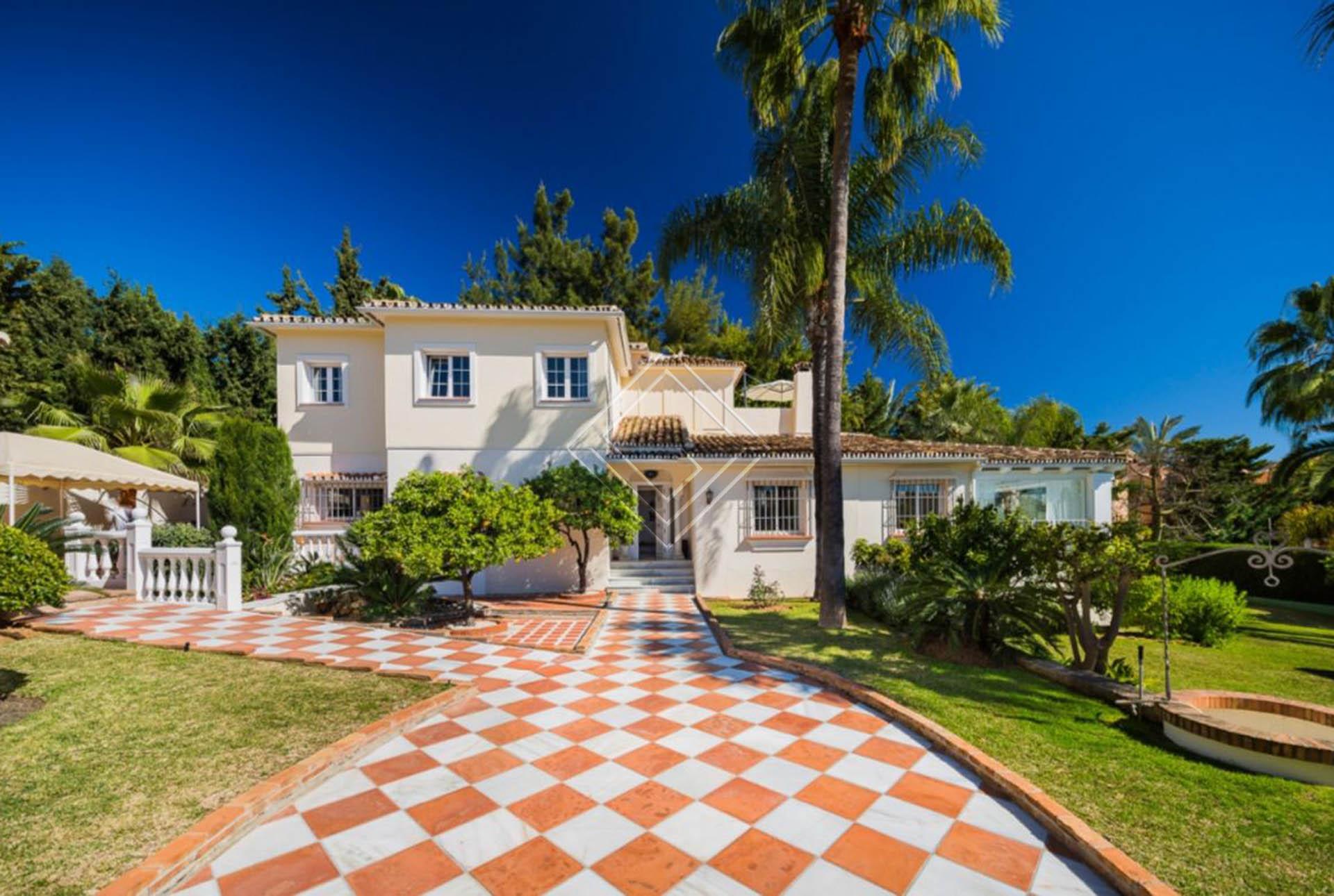 Villa en Nagüeles (Marbella) con vistas al mar, - Imagen 1