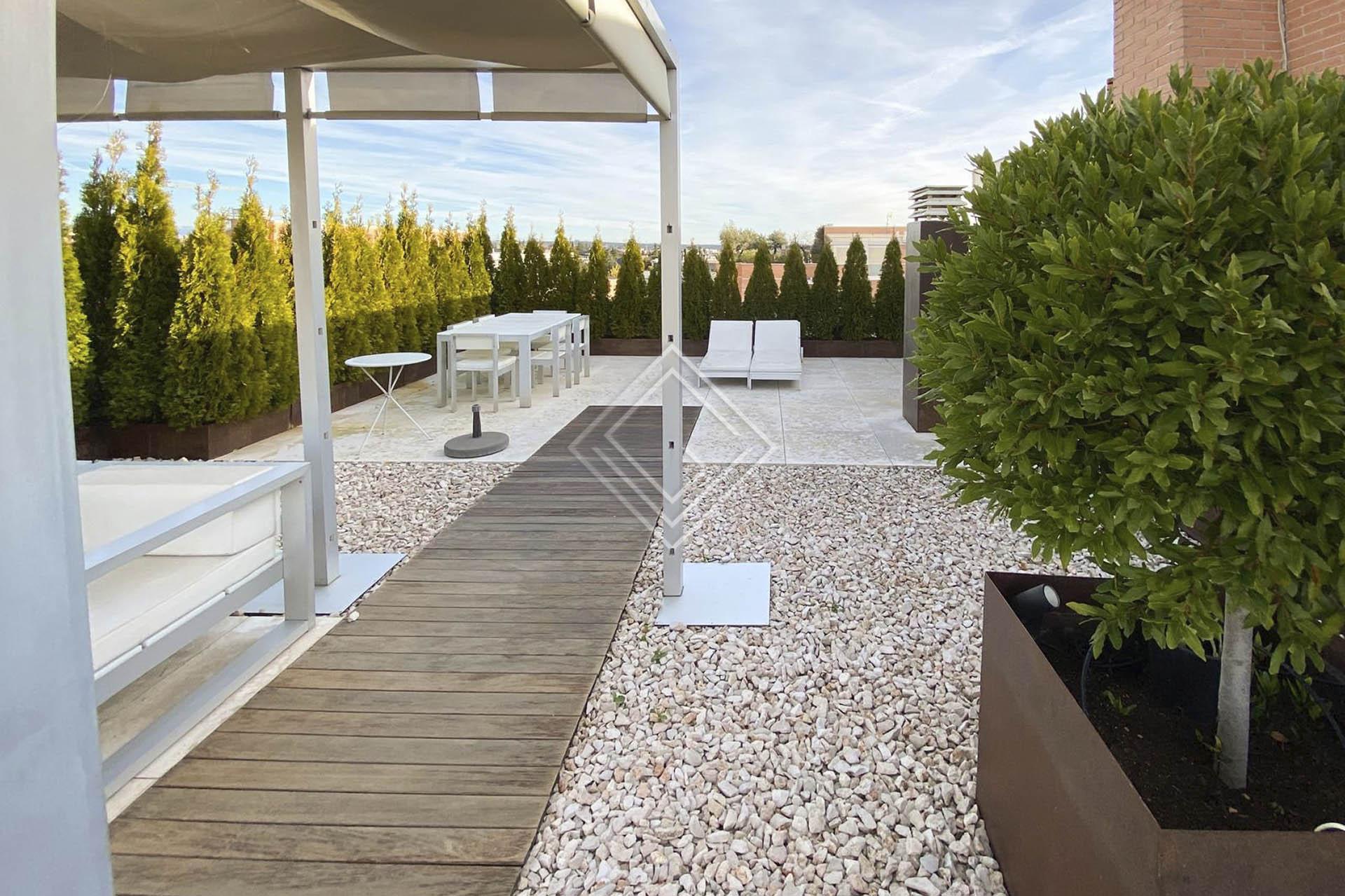Magnífico ático dúplex con terraza en Valdemarín - Imagen 2