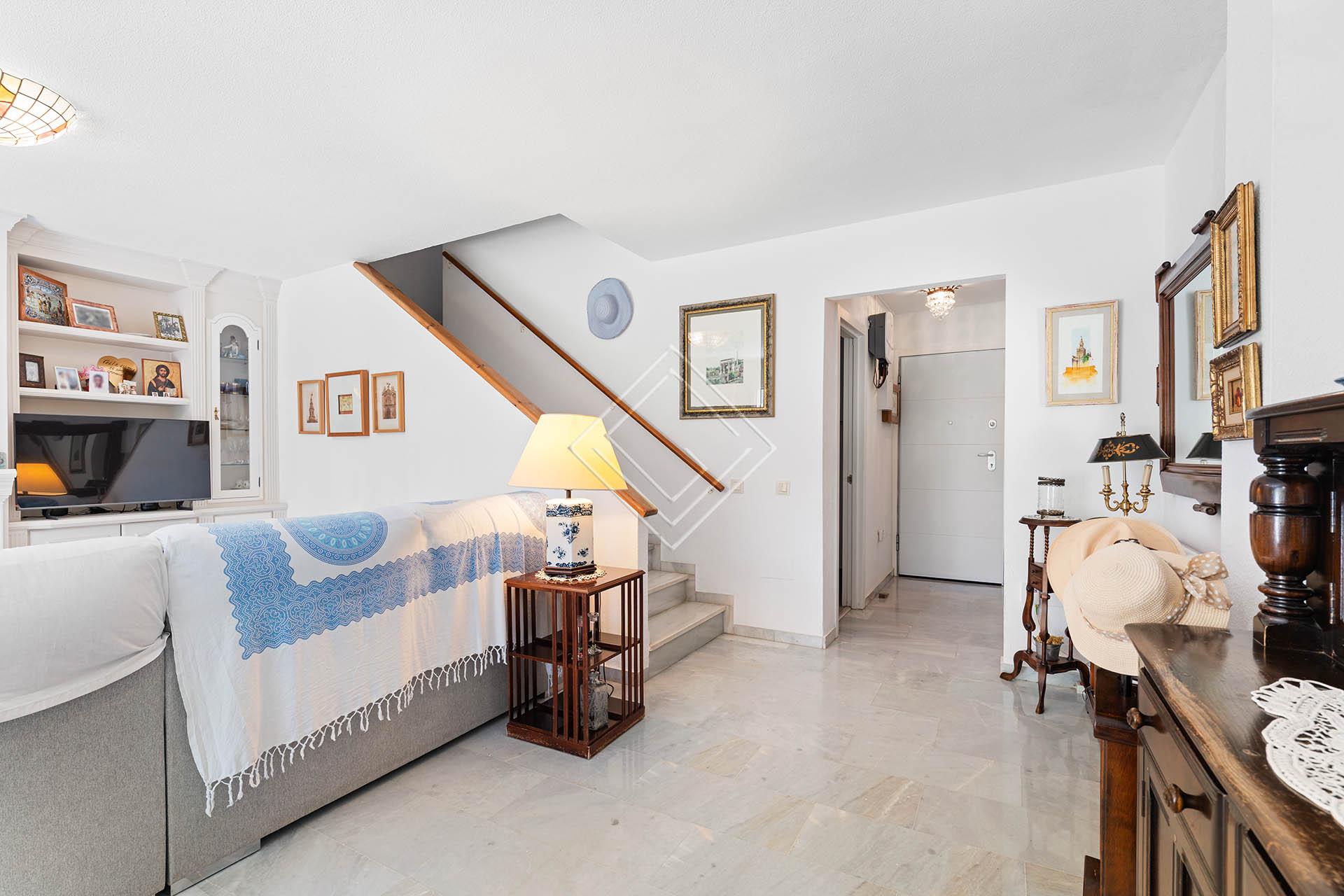 Adosado en El Capricho, Milla de Oro, con jardín, garaje y vistas al mar - Imagen 5