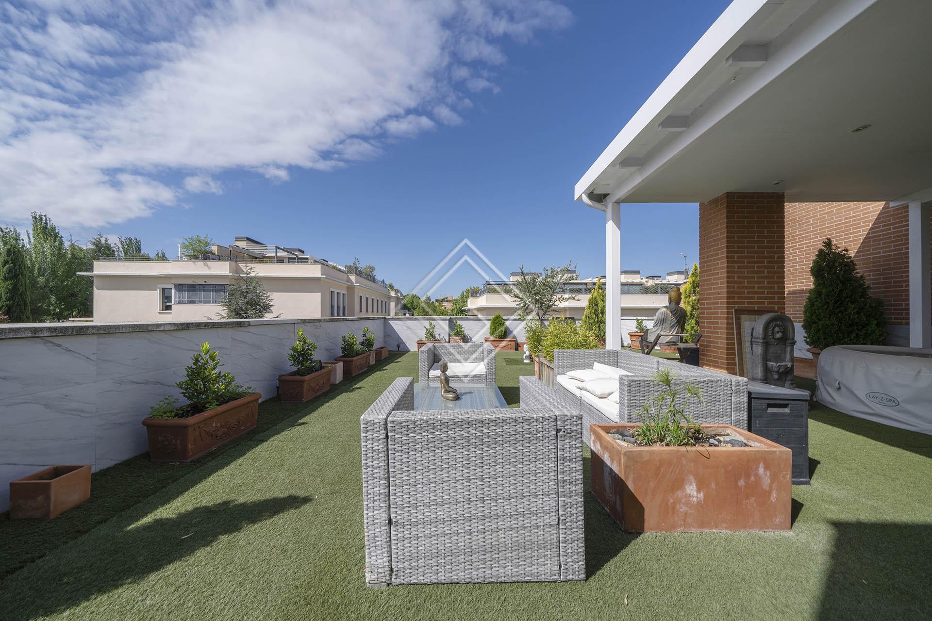 Amplio Ático/Dúplex con terraza en Valdemarín - Imagen 3