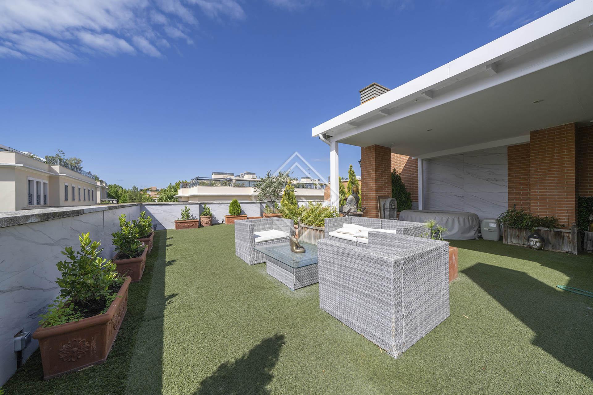 Amplio Ático/Dúplex con terraza en Valdemarín - Imagen 2