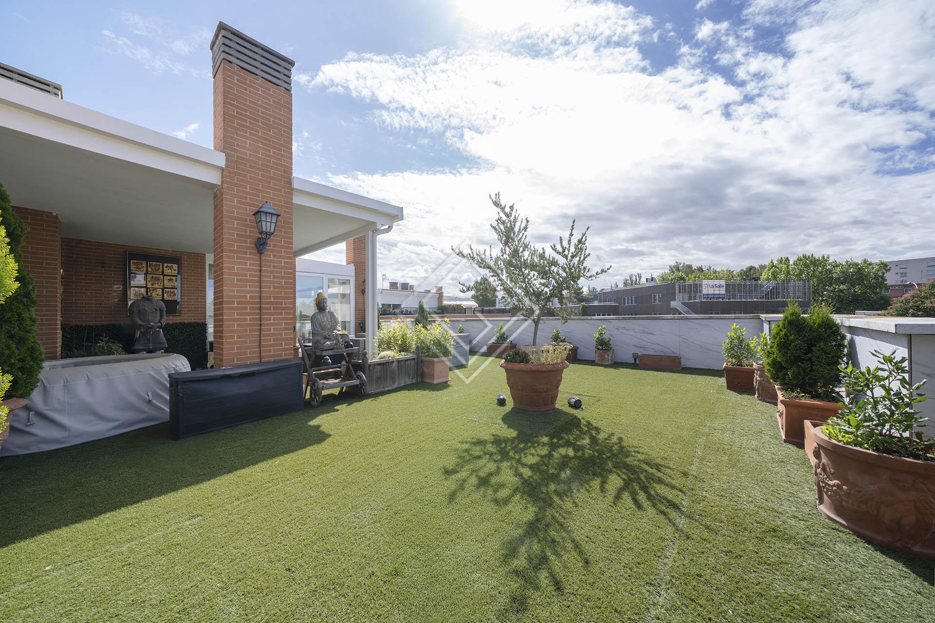 Amplio Ático/Dúplex con terraza en Valdemarín - Imagen 1