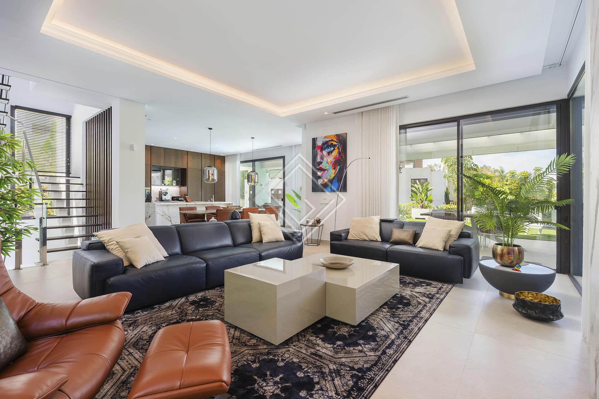 Exclusiva villa de obra nueva en urbanización cerrada en Marbella - Imagen 3