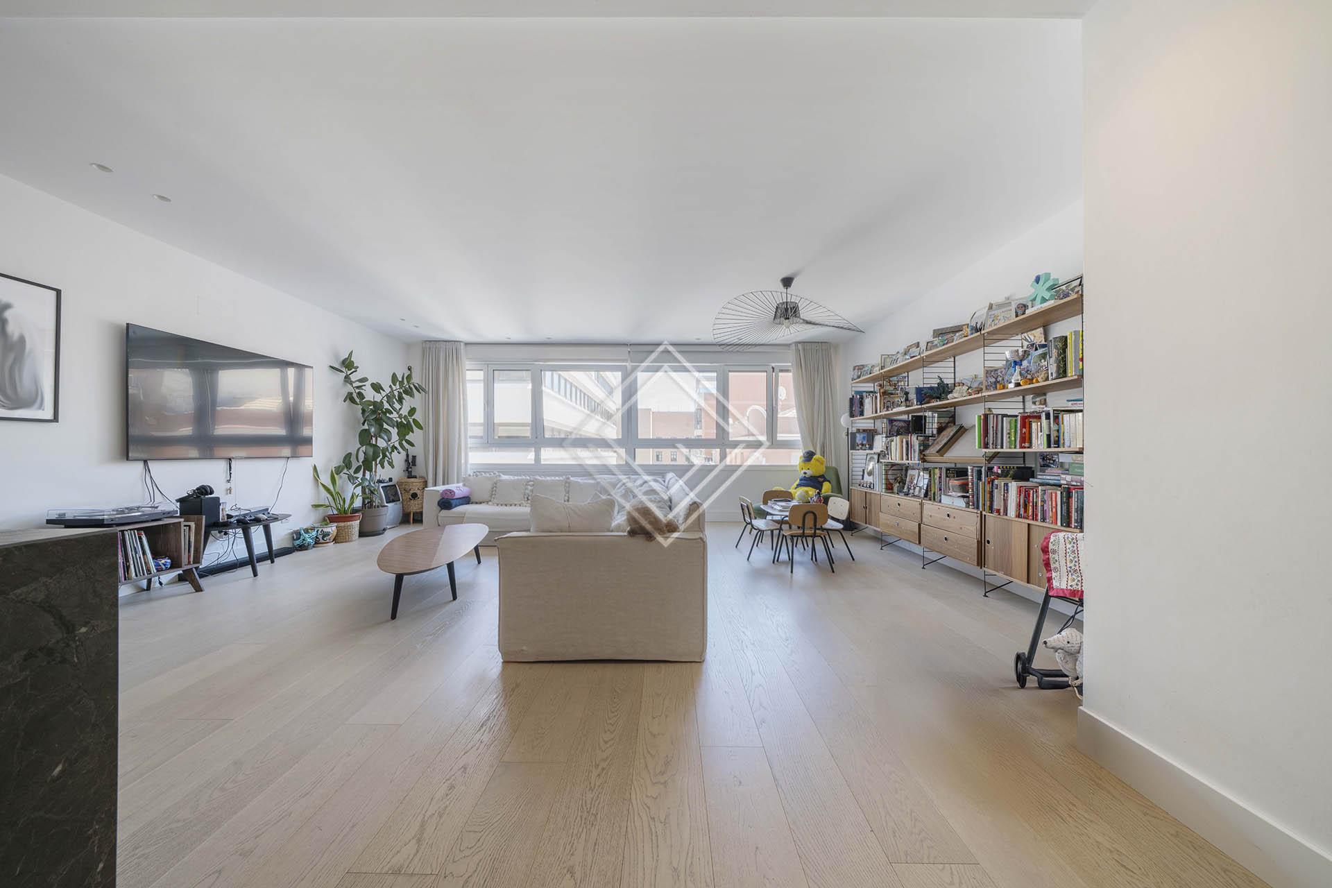 Magnifico piso con piscina y garaje en alquiler en Chamberí - Imagen 1