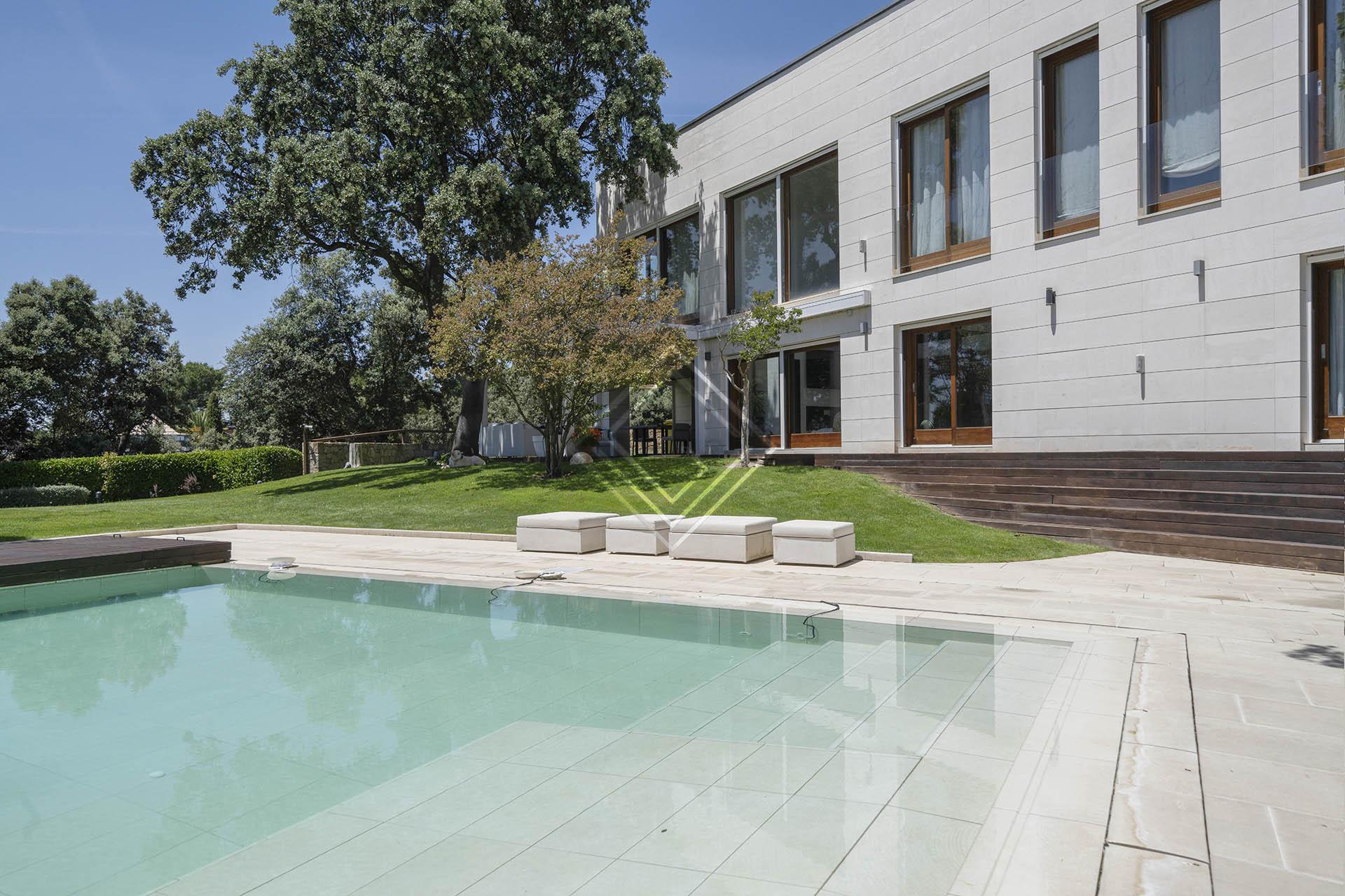 Casa amueblada con espectaculares vistas a Madrid en parcela de 2500 metros - Imagen 2