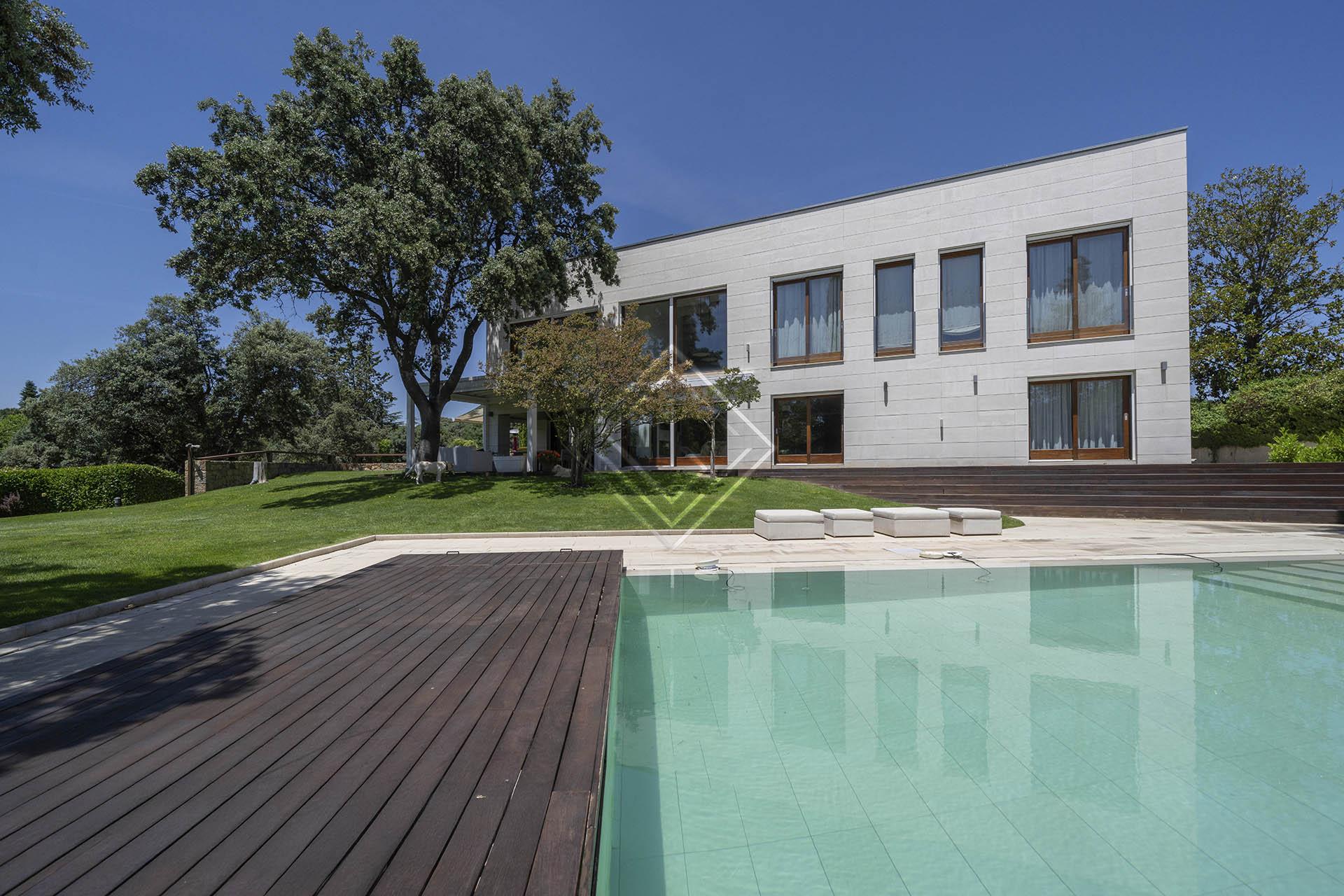 Casa amueblada con espectaculares vistas a Madrid en parcela de 2500 metros - Imagen 1