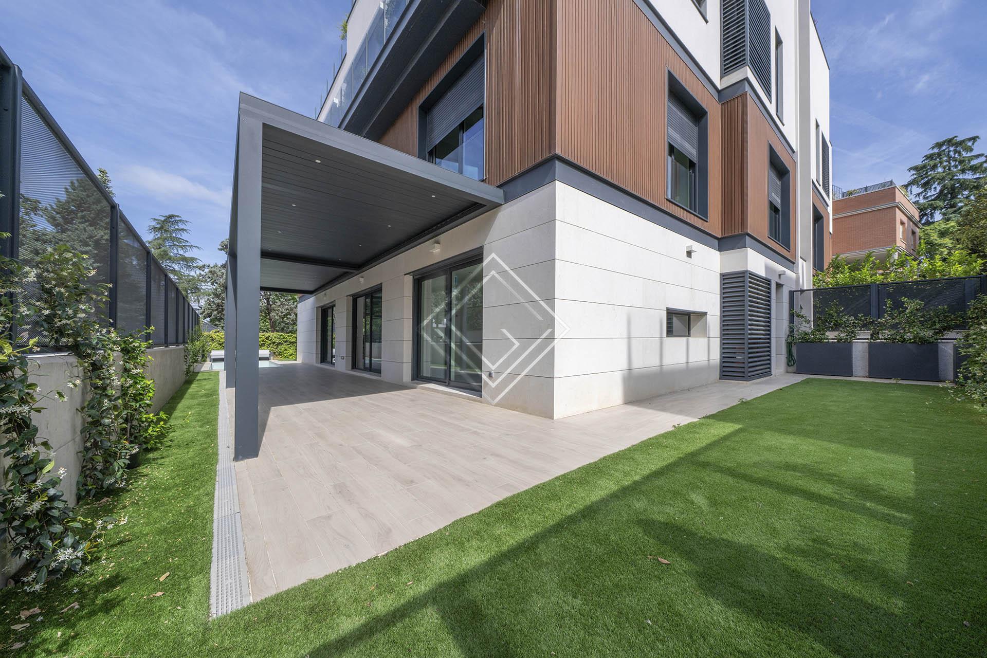  Magnífico bajo duplex a estrenar con jardín y piscina en Puerta de Hierro - Imagen 2