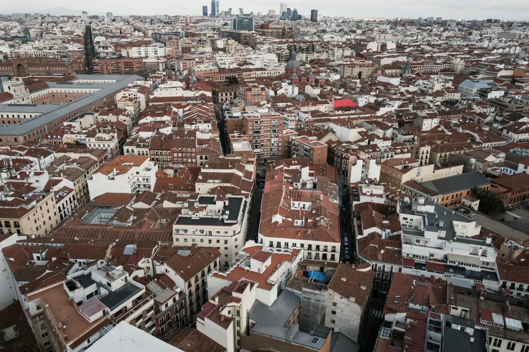 Cuándo tiene sentido comprar una oficina en Madrid