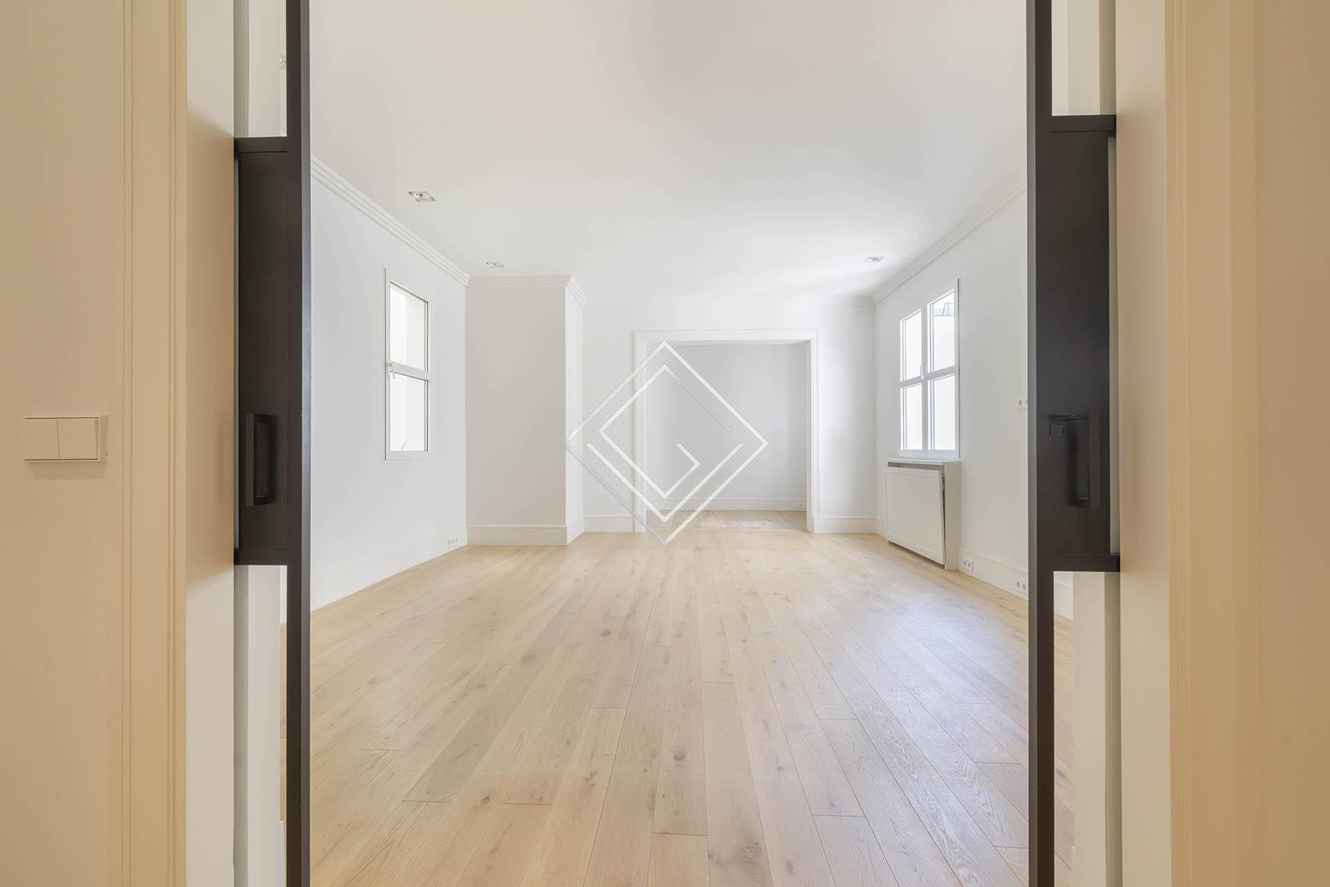 Elegante piso en alquiler en Almagro - Imagen 1