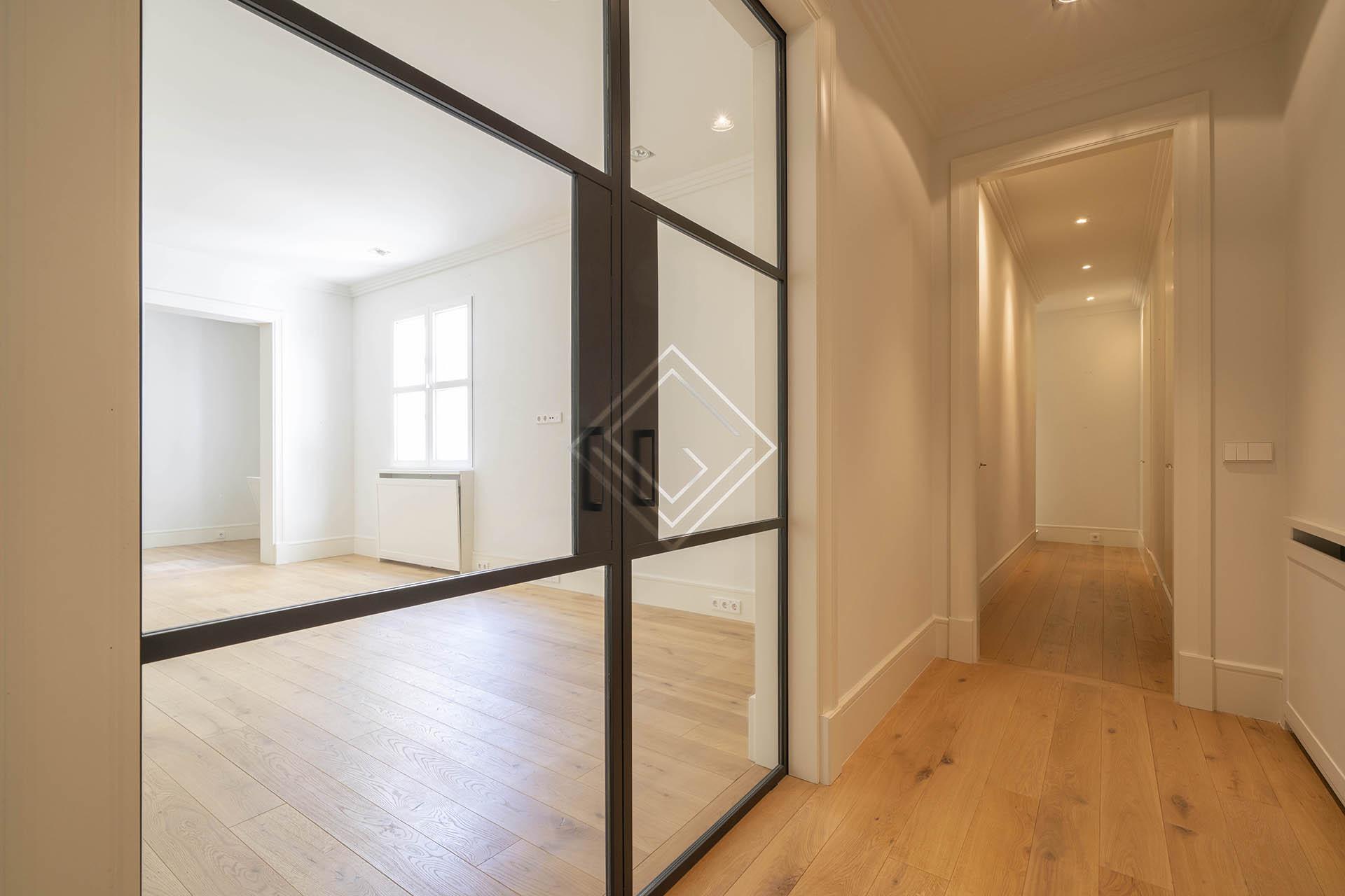 Elegante piso en alquiler en Almagro - Imagen 2