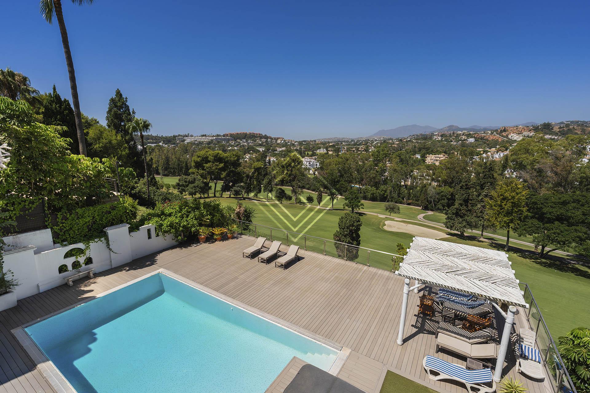 Elegancia Andaluza con Impresionantes vistas panorámicas al Valle del Golf - Imagen 5