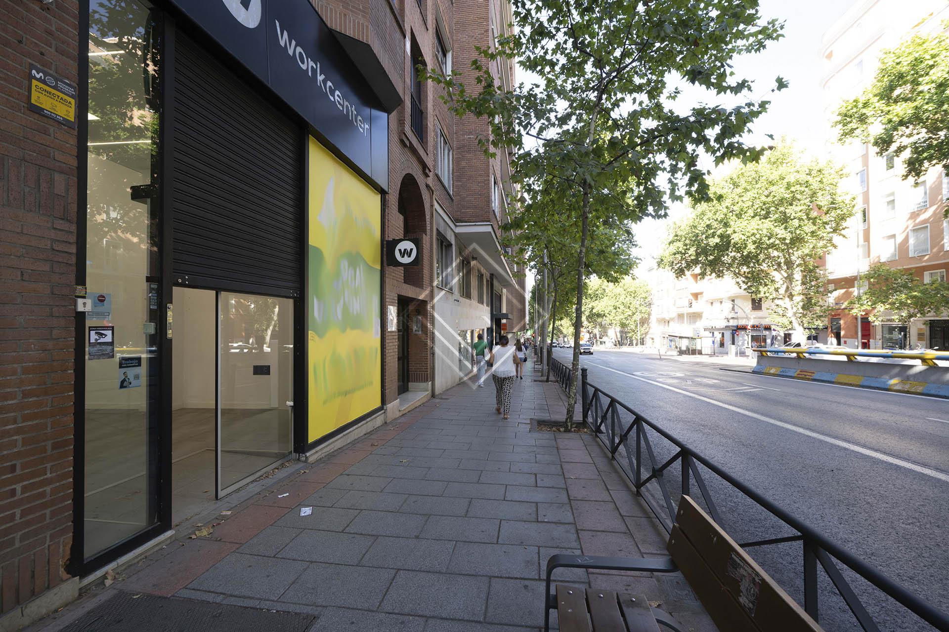 Local con mucha visibilidad en Argüelles - Imagen 1