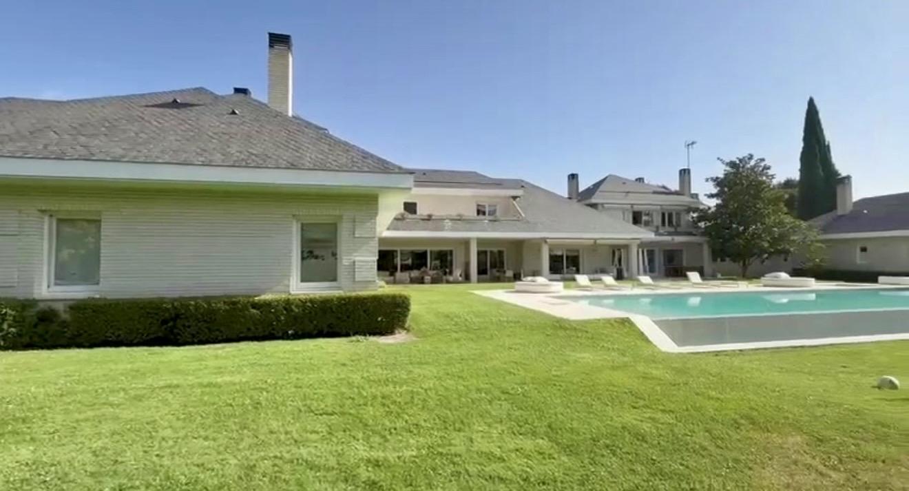 Vivienda familiar en parcela plana de 10.000 metros en el corazón de La Moraleja - Imagen 2