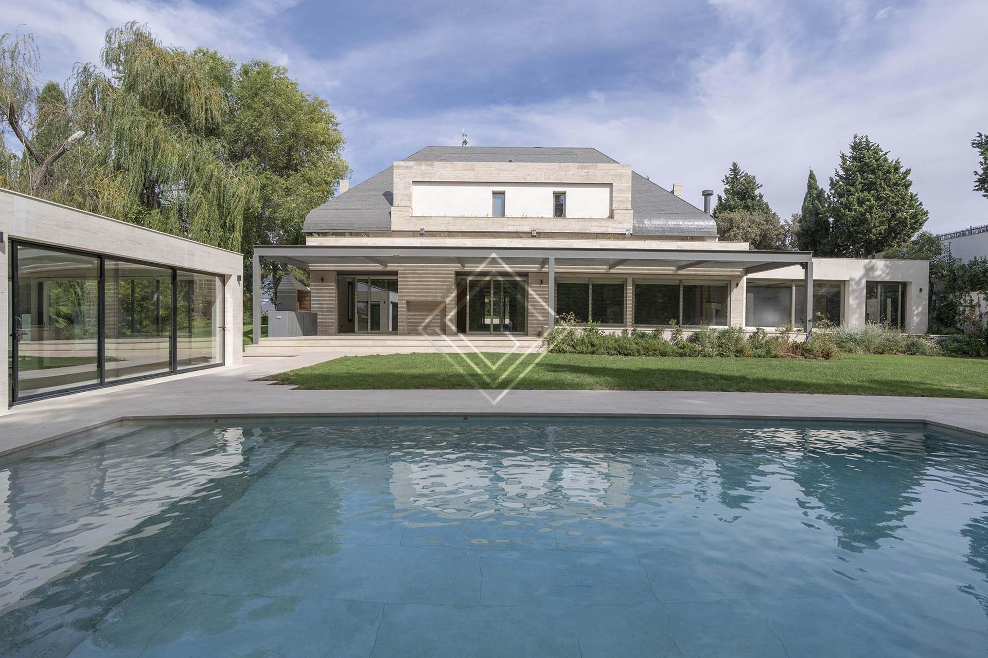 Casa reformada de grandes dimensiones con zona independiente de spa  - Imagen 1