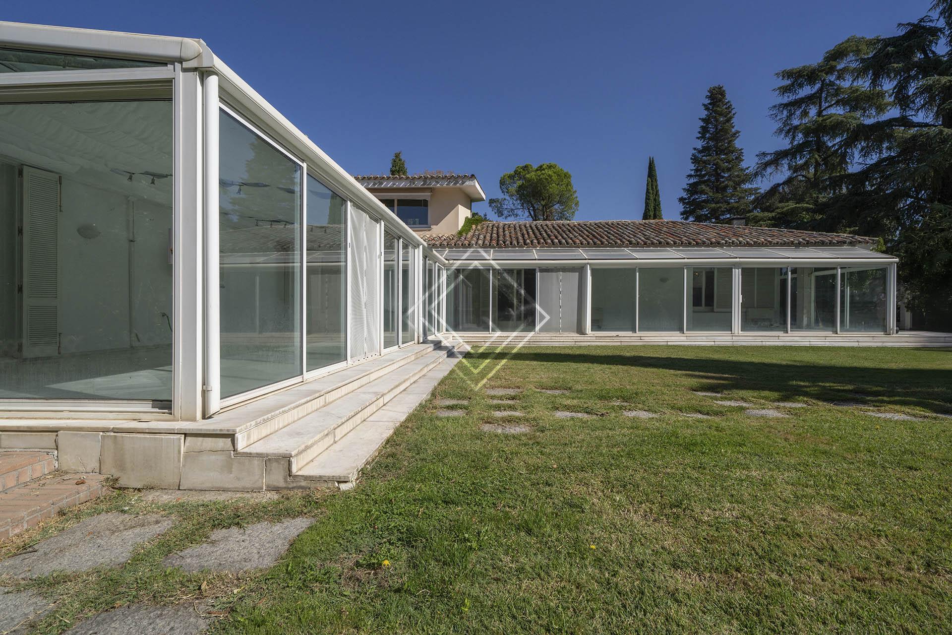 Casa de estilo clásico en parcela de 2.500 m2 en La Florida - Imagen 4