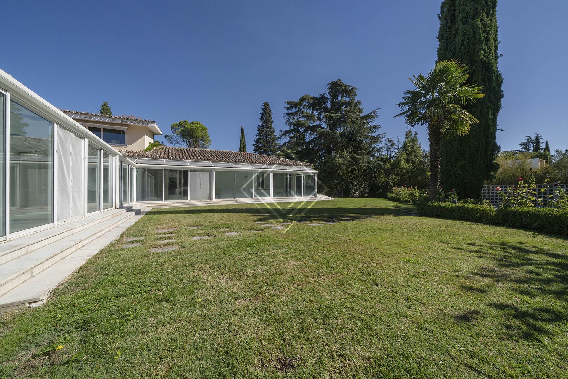 Casa de estilo clásico en parcela de 2.500 m2 en La Florida - Imagen 5