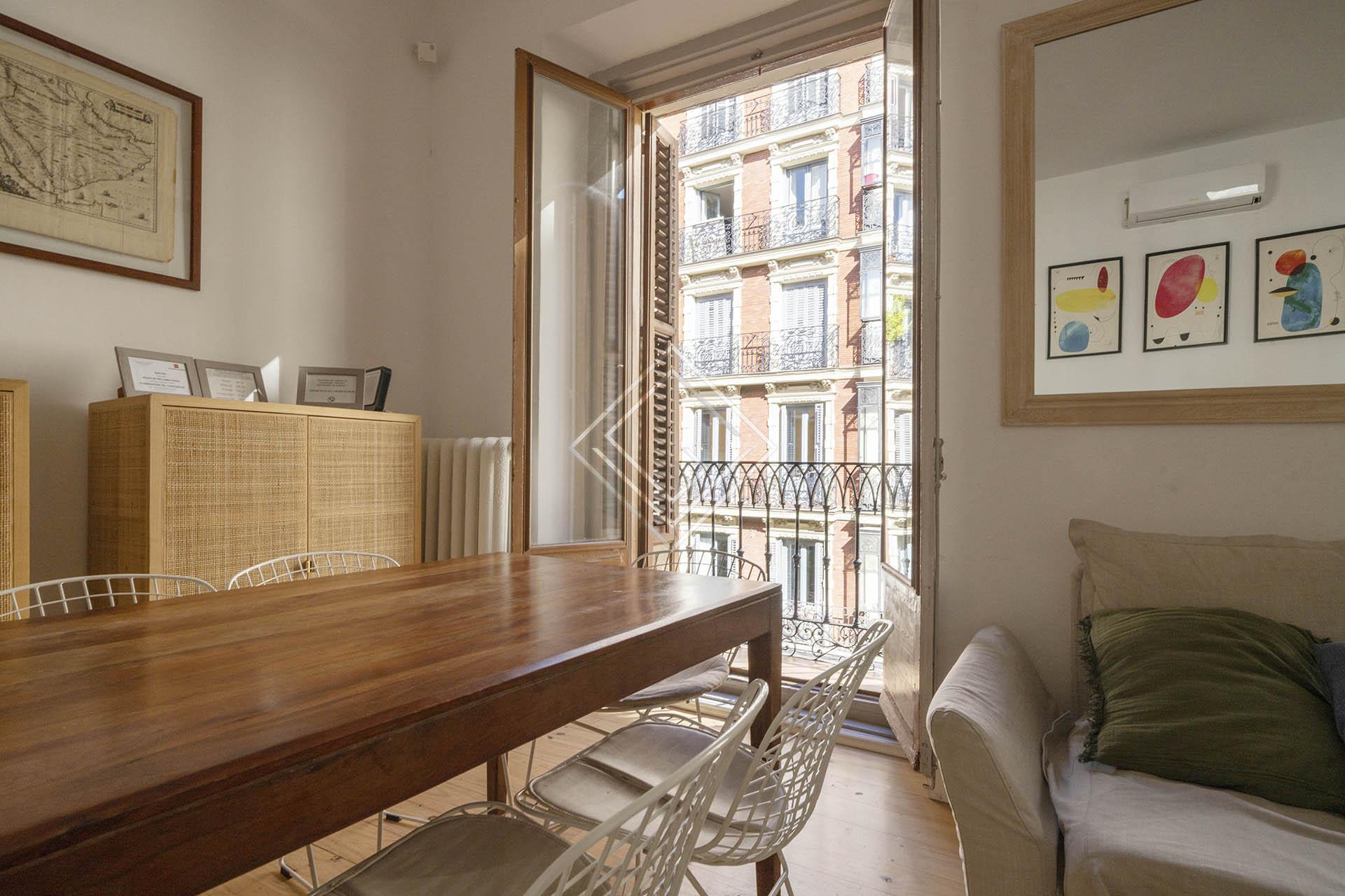 Piso Señorial en alquiler en Cortes - Imagen 1