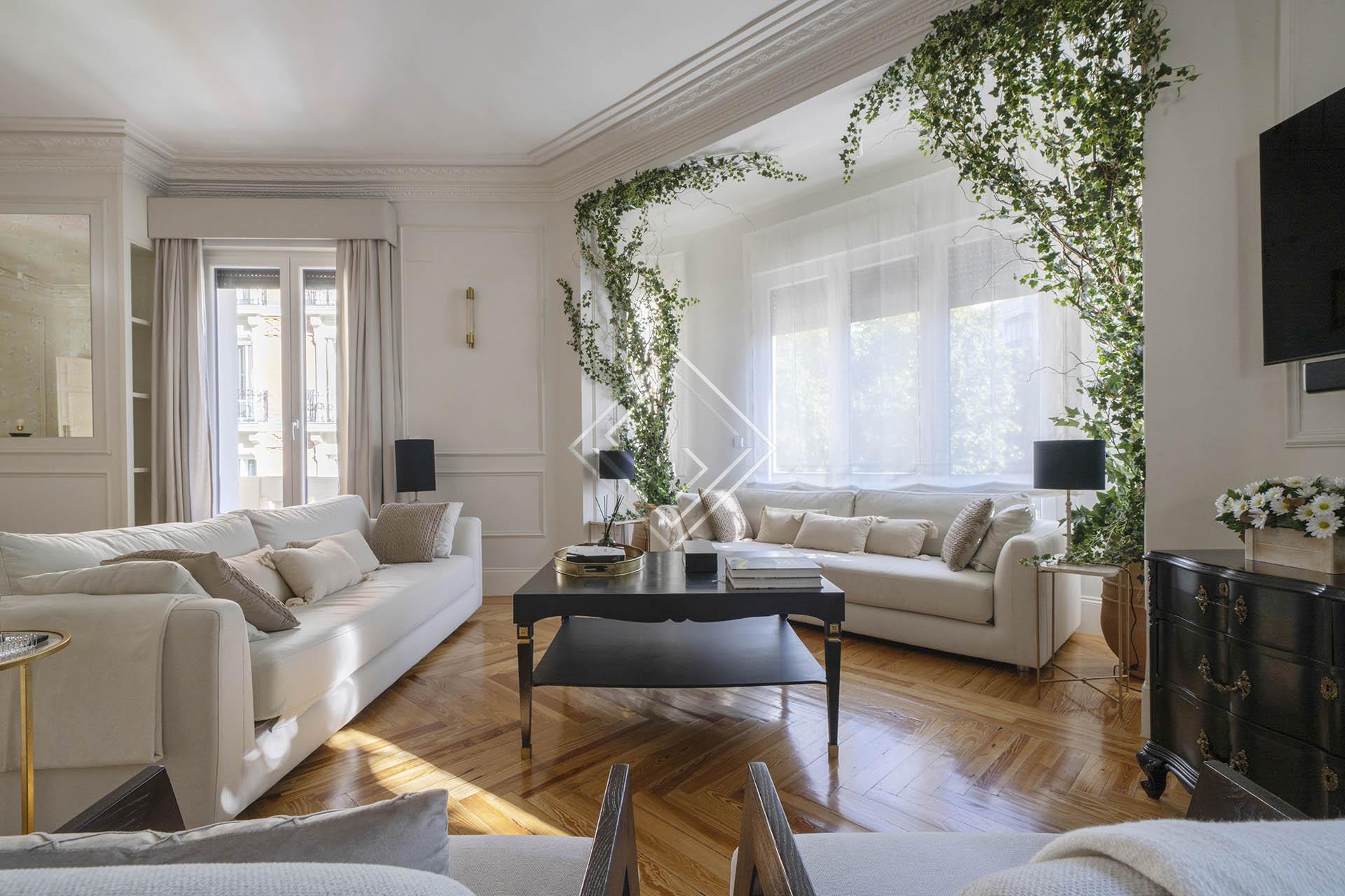 Elegante piso en alquiler en Recoletos - Imagen 1