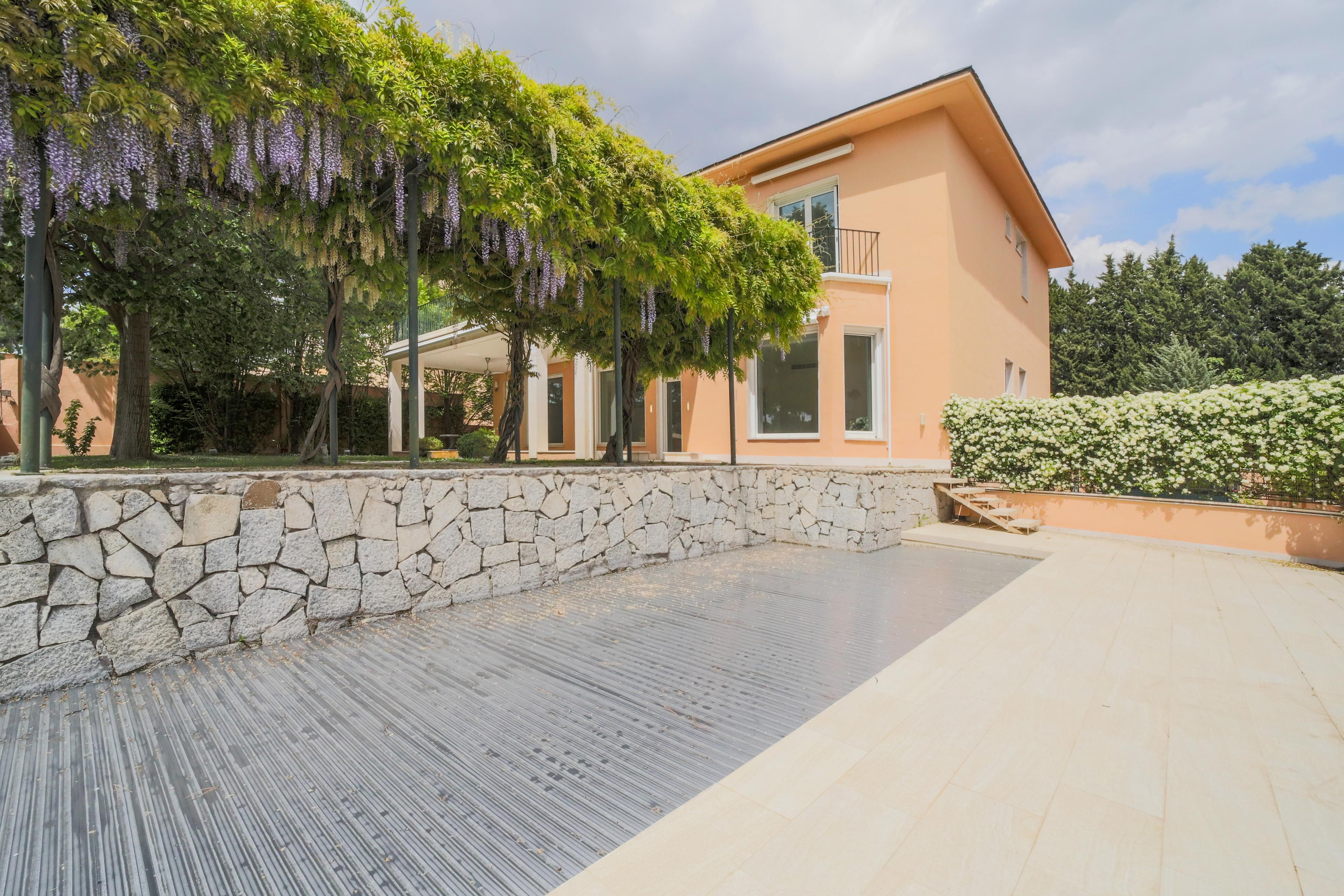 Fabulosa casa en alquiler en la Colonia Puerta de Hierro