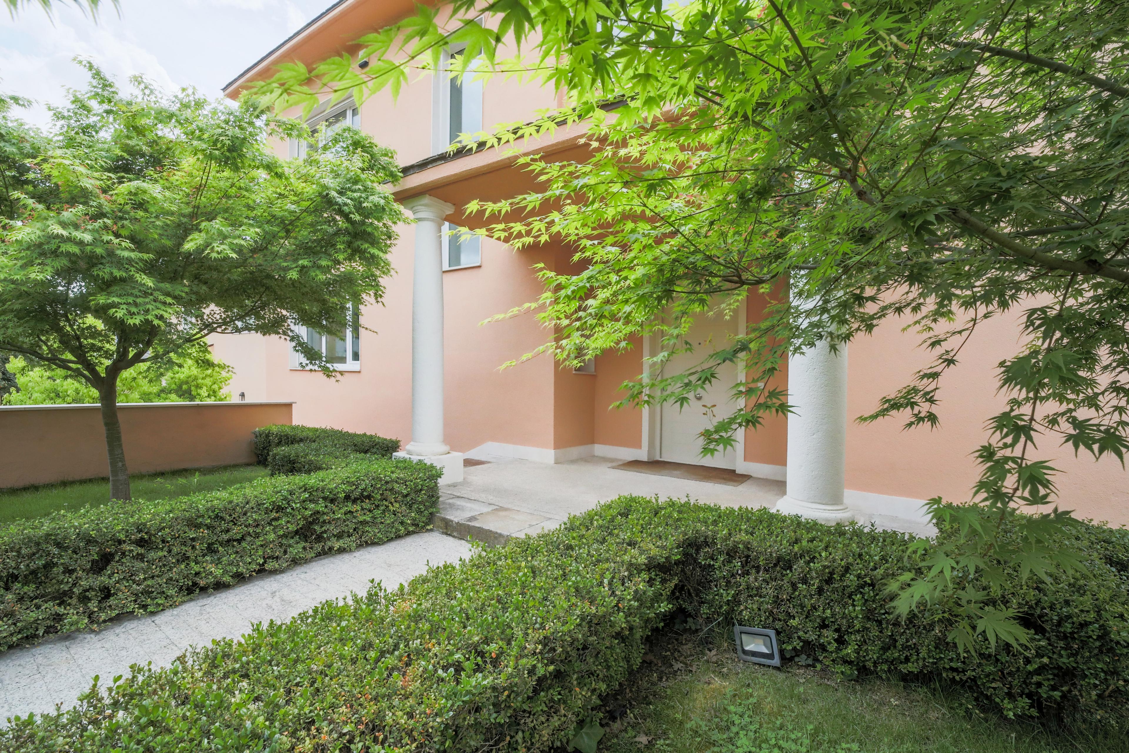 Fabulosa casa en alquiler en la Colonia Puerta de Hierro