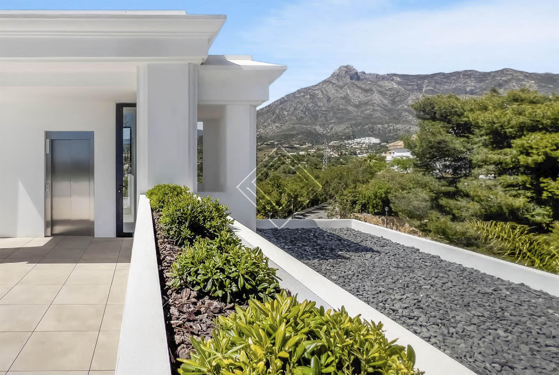 Villa de lujo en Lomas de Marbella Club con vistas al mar