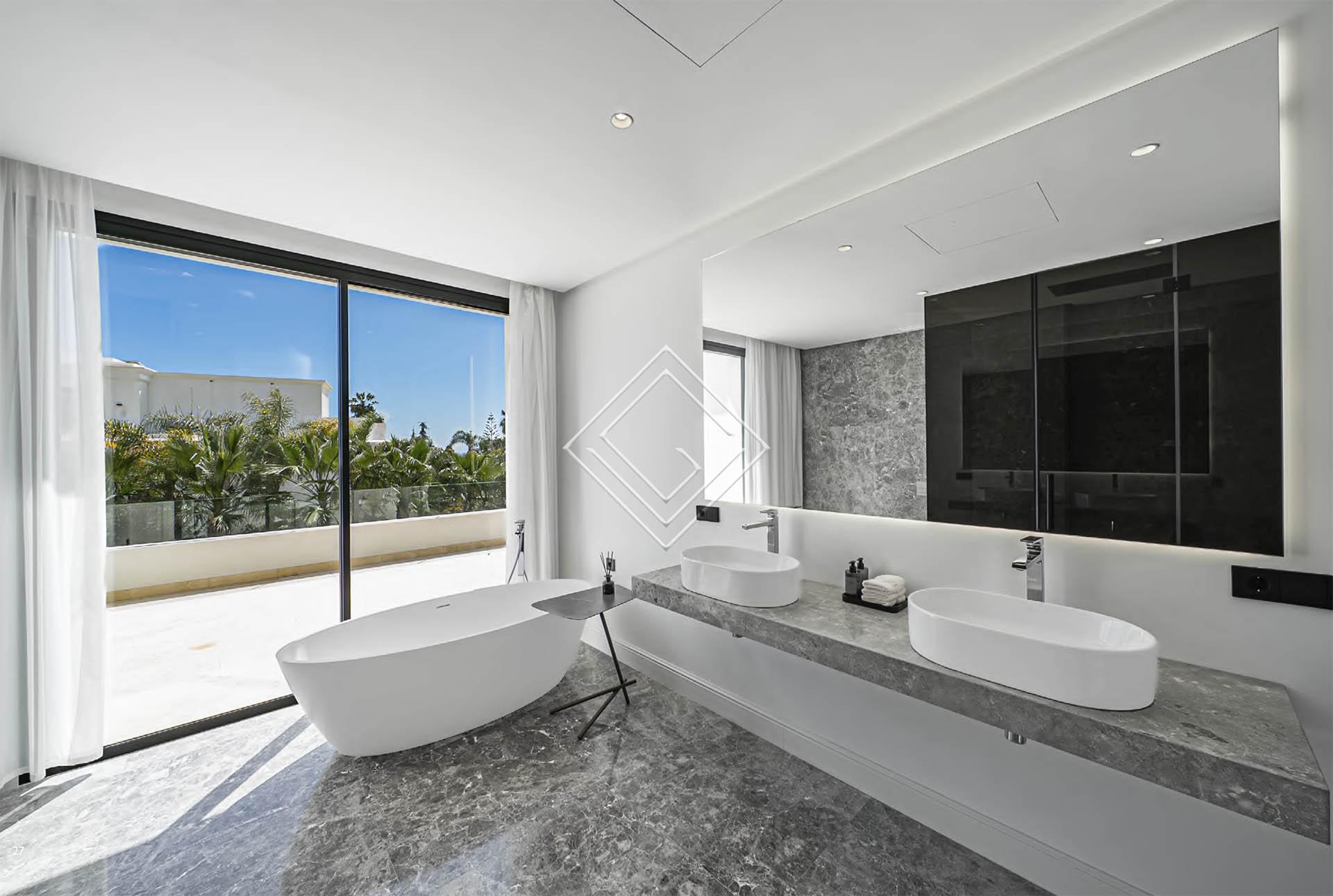 Villa de lujo en Lomas de Marbella Club con vistas al mar