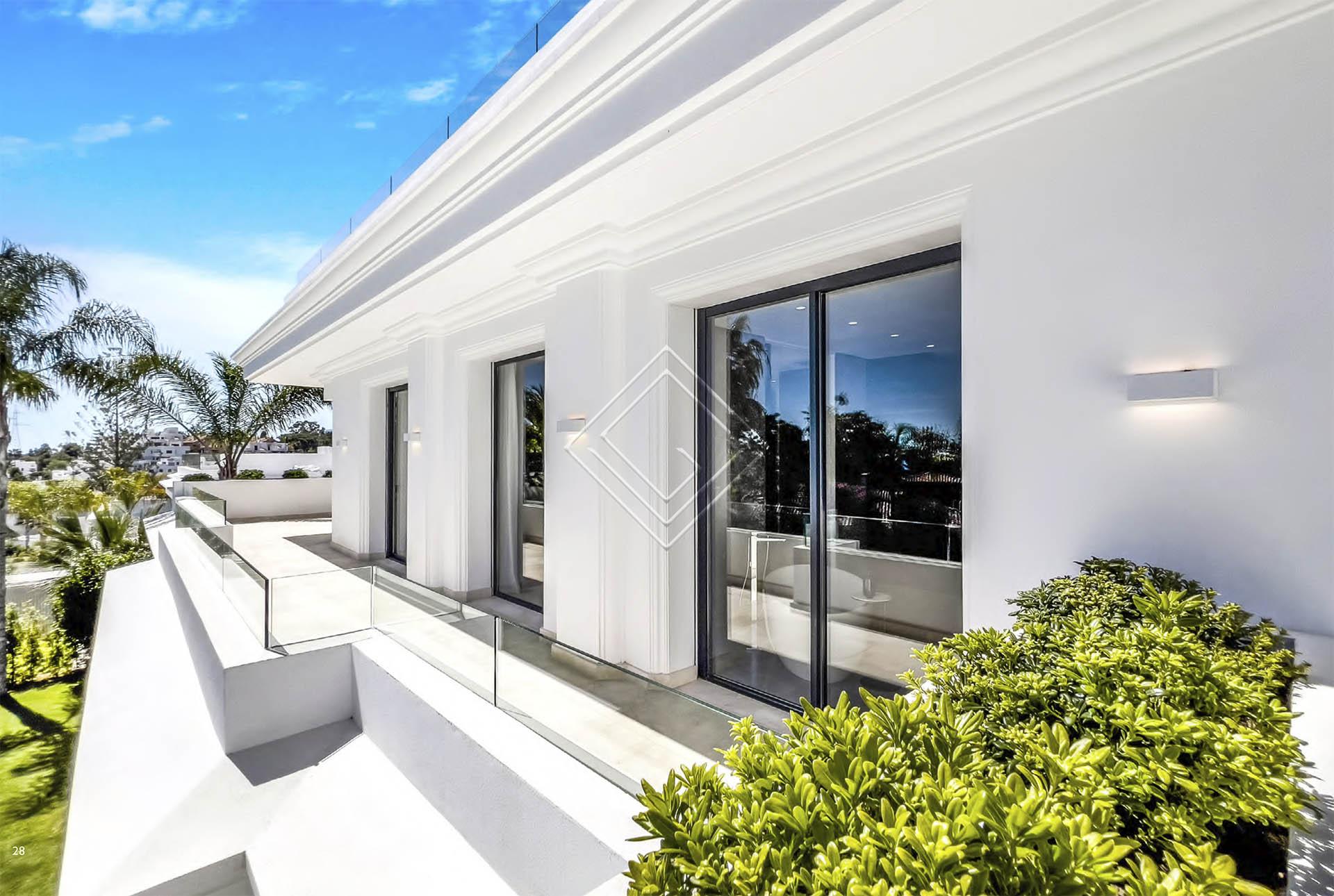 Villa de lujo en Lomas de Marbella Club con vistas al mar