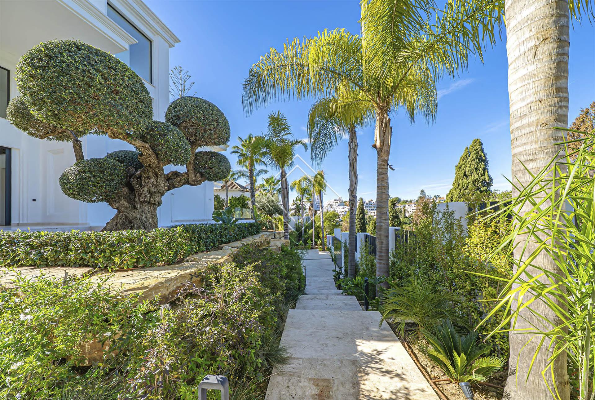 Villa de lujo en Lomas de Marbella Club con vistas al mar