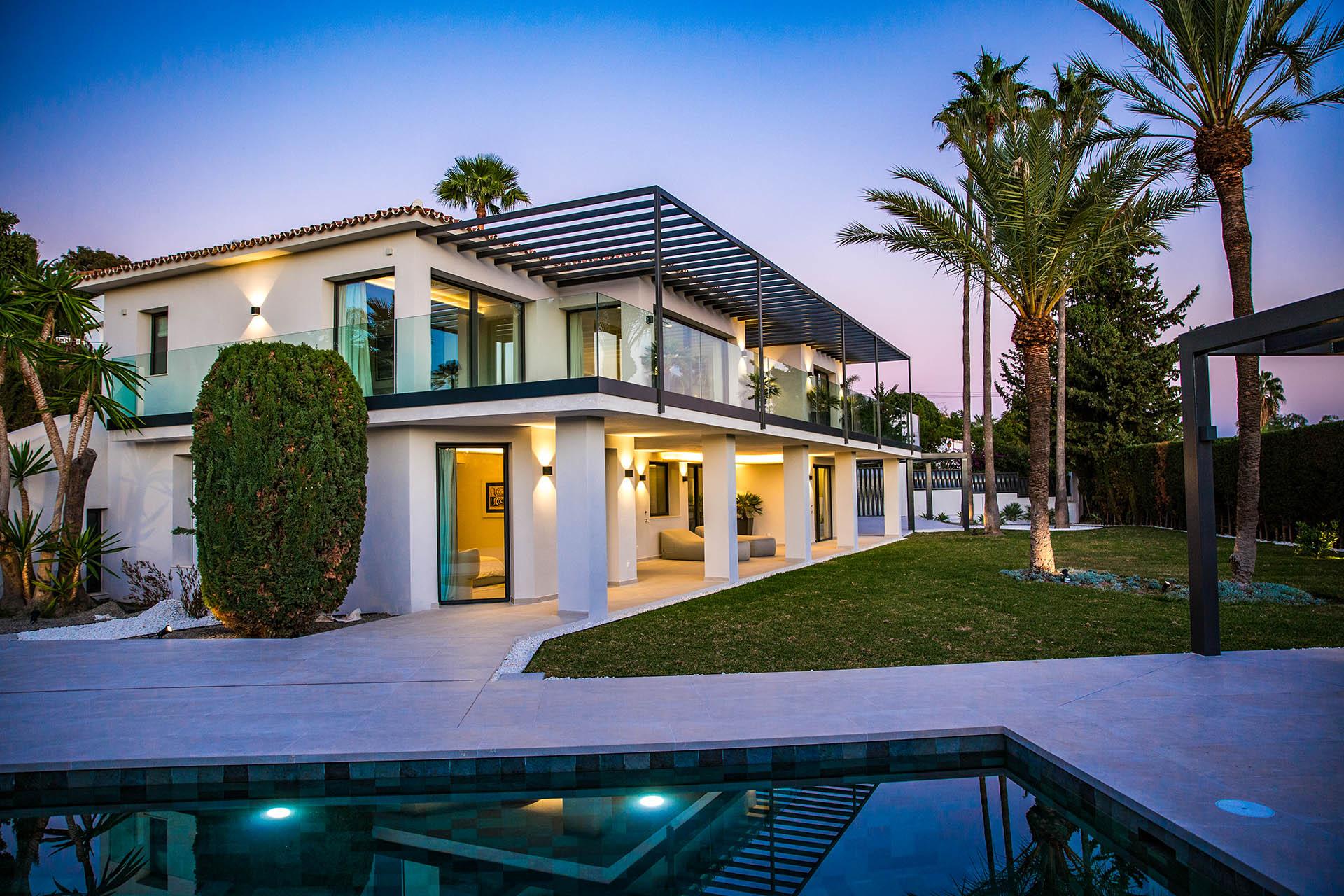La orientación de una vivienda en Marbella: cómo influye en el confort y el valor