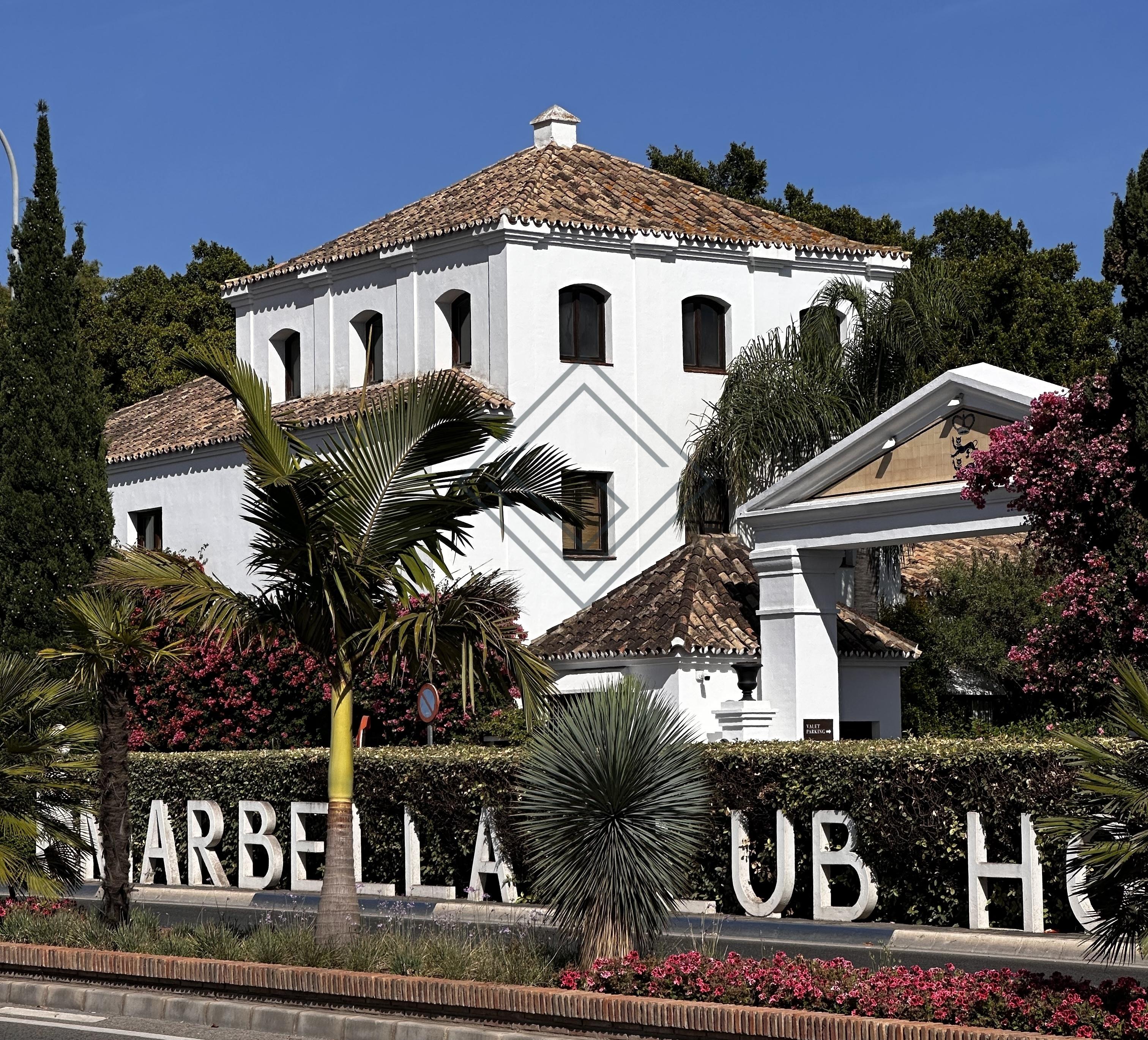 Milla de Oro de Marbella: qué cambia al comprar a un lado u otro del Bulevar Príncipe Alfonso de Hohenlohe