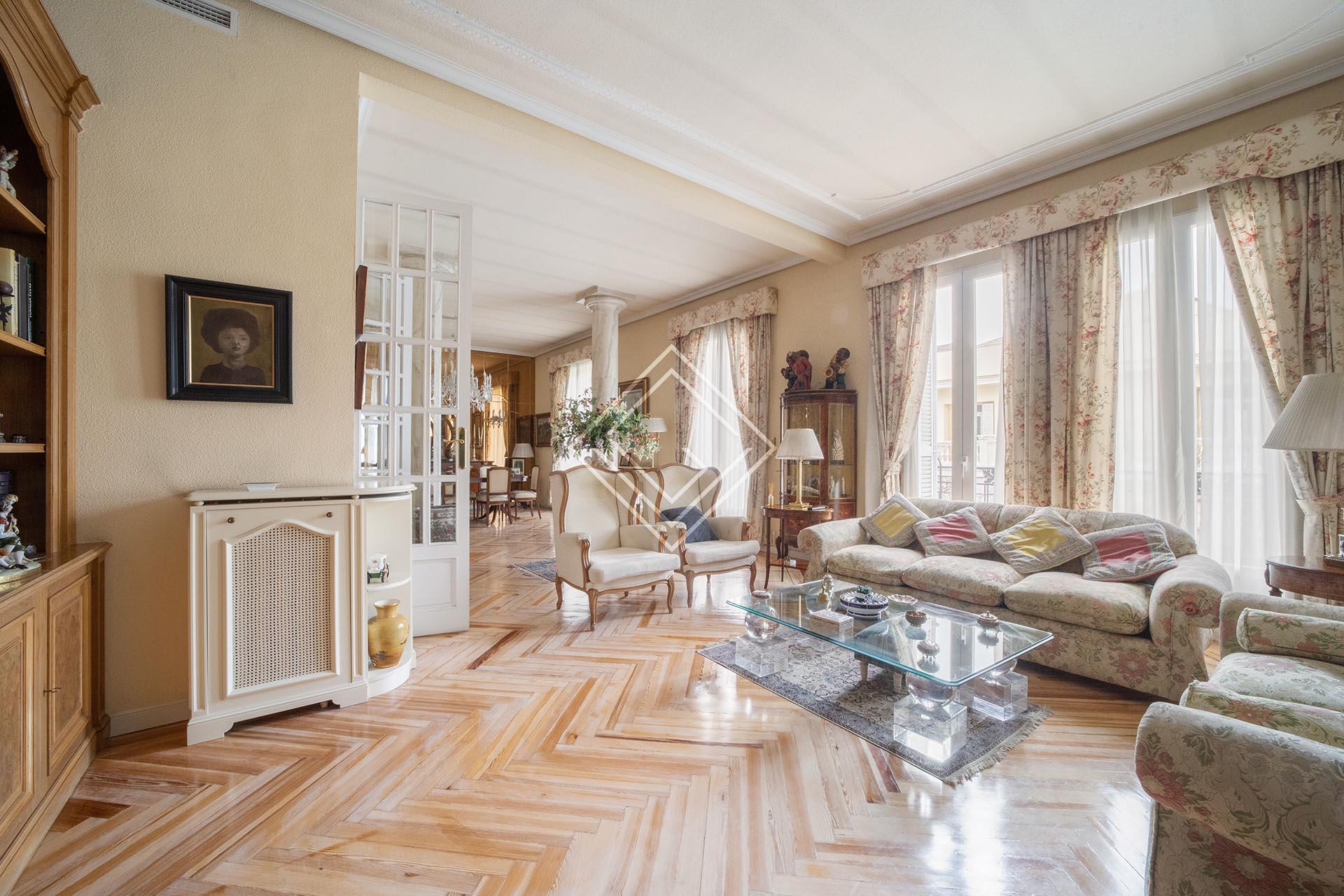 Espectacular piso en Recoletos - Imagen 1