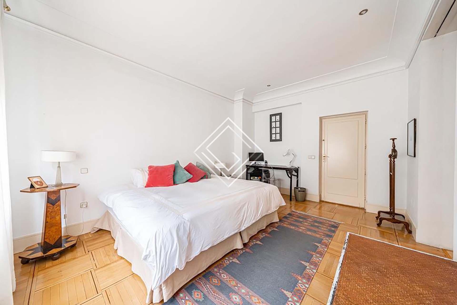 Fabuloso piso segregable en Recoletos - Imagen 4