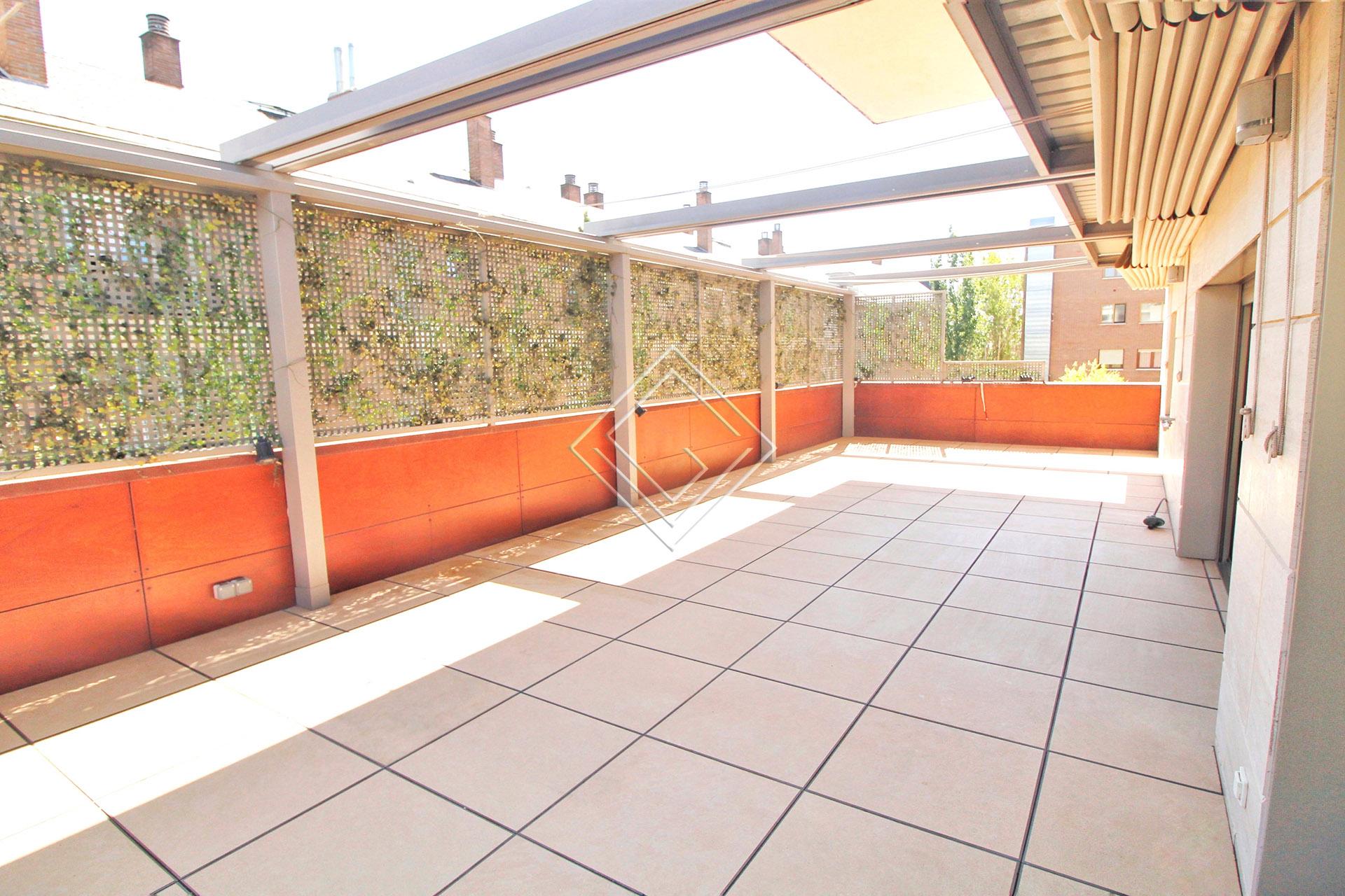 Fabuloso piso con terraza en Condes del Val - Imagen 1