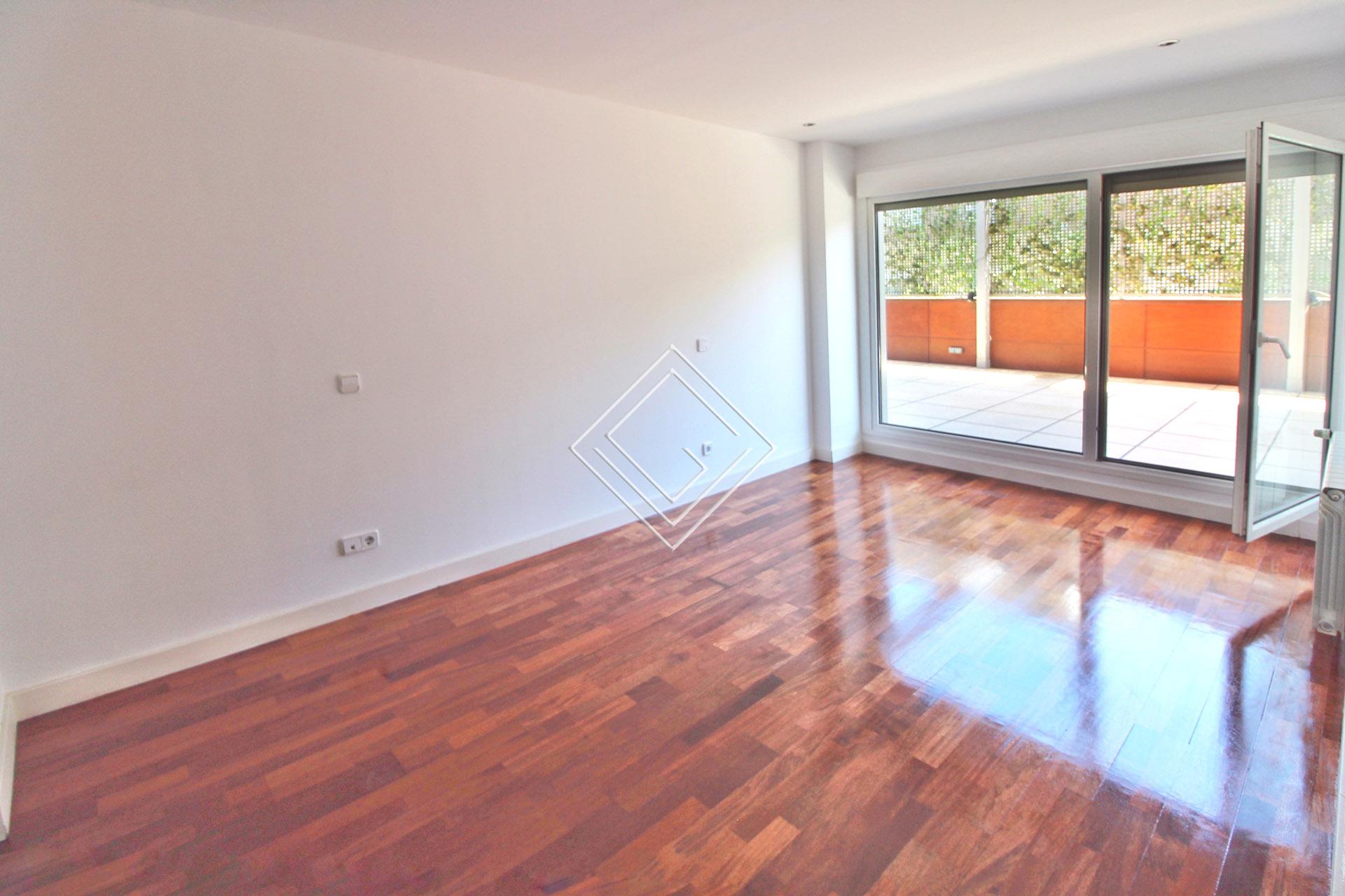 Fabuloso piso con terraza en Condes del Val - Imagen 4