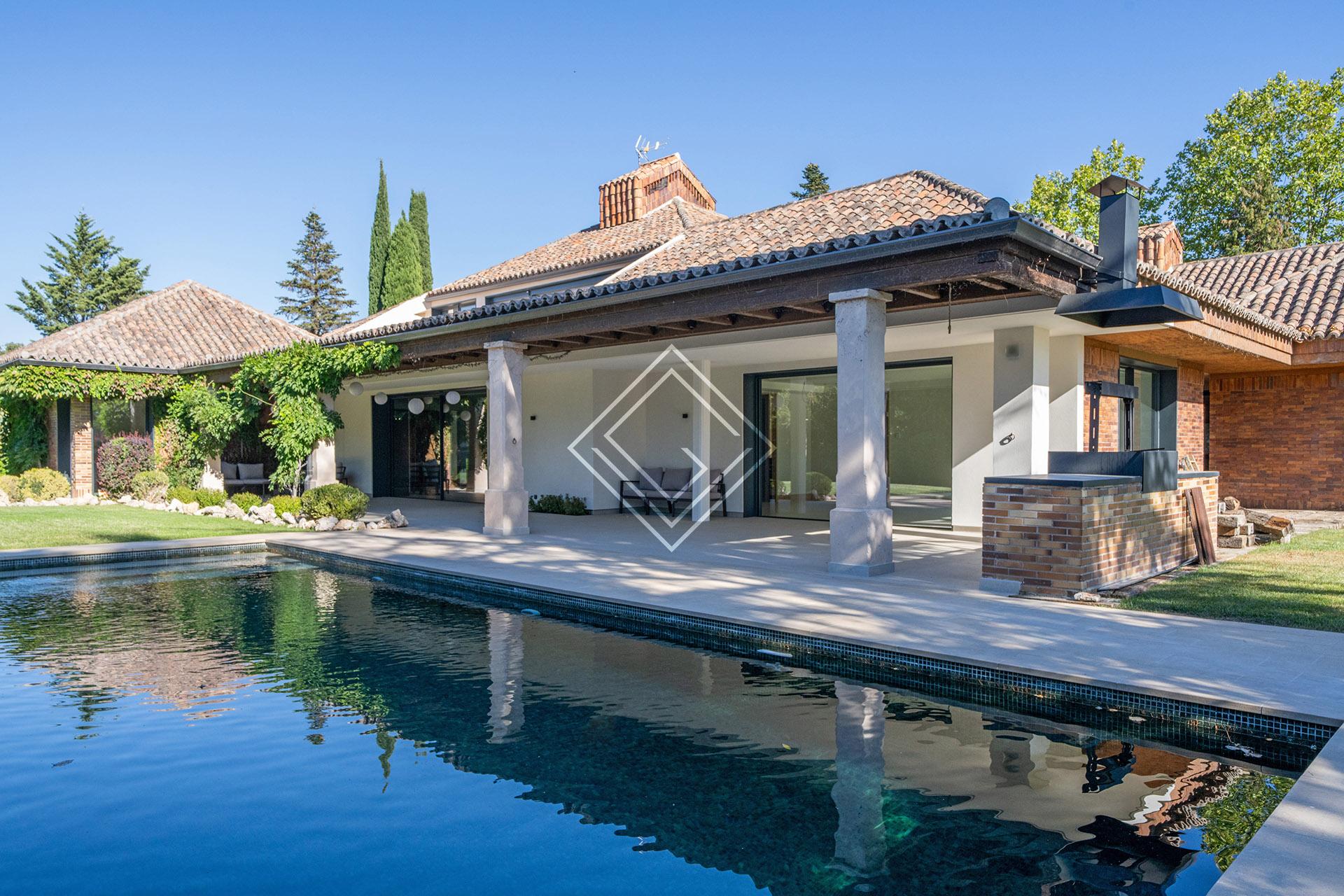 Vivienda casi en una sola planta reformada en La Moraleja - Imagen 1
