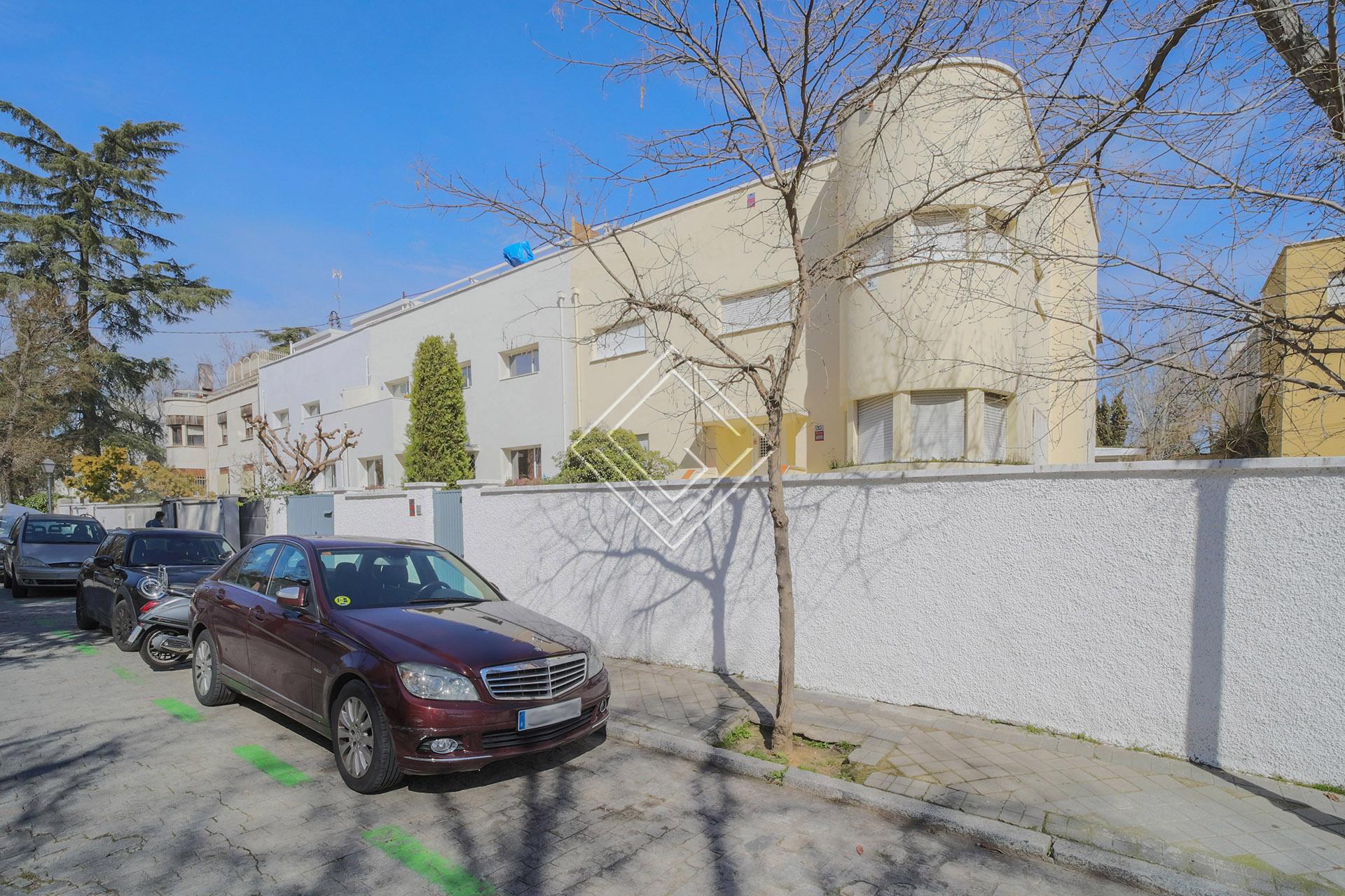 Estupenda casa pareada para reformar en El Viso - Imagen 3