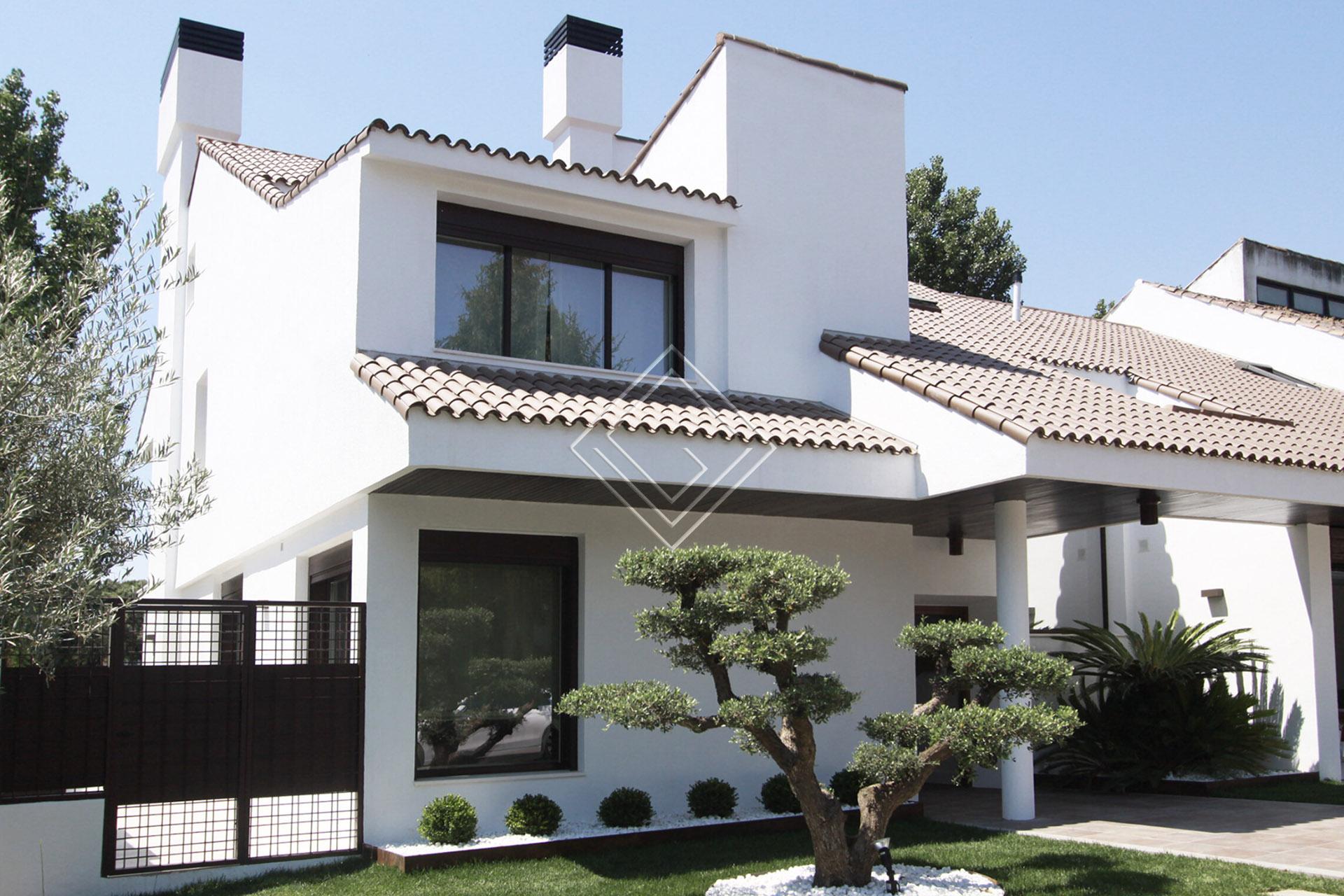 Vivienda a estrenar recién reformada en la Urbanización Intergolf - Imagen 2