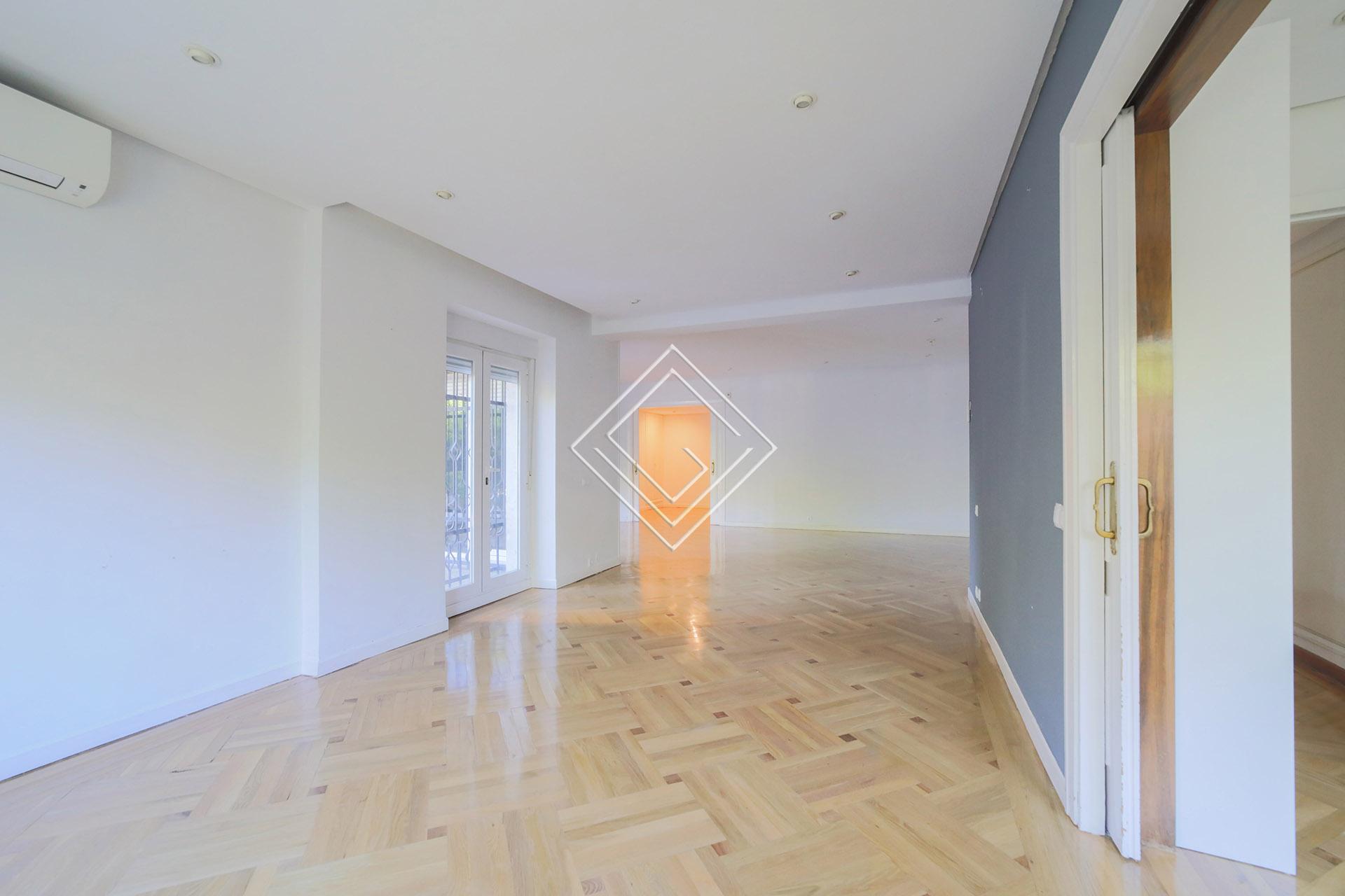 Amplio y luminoso bajo en El Viso - Imagen 8