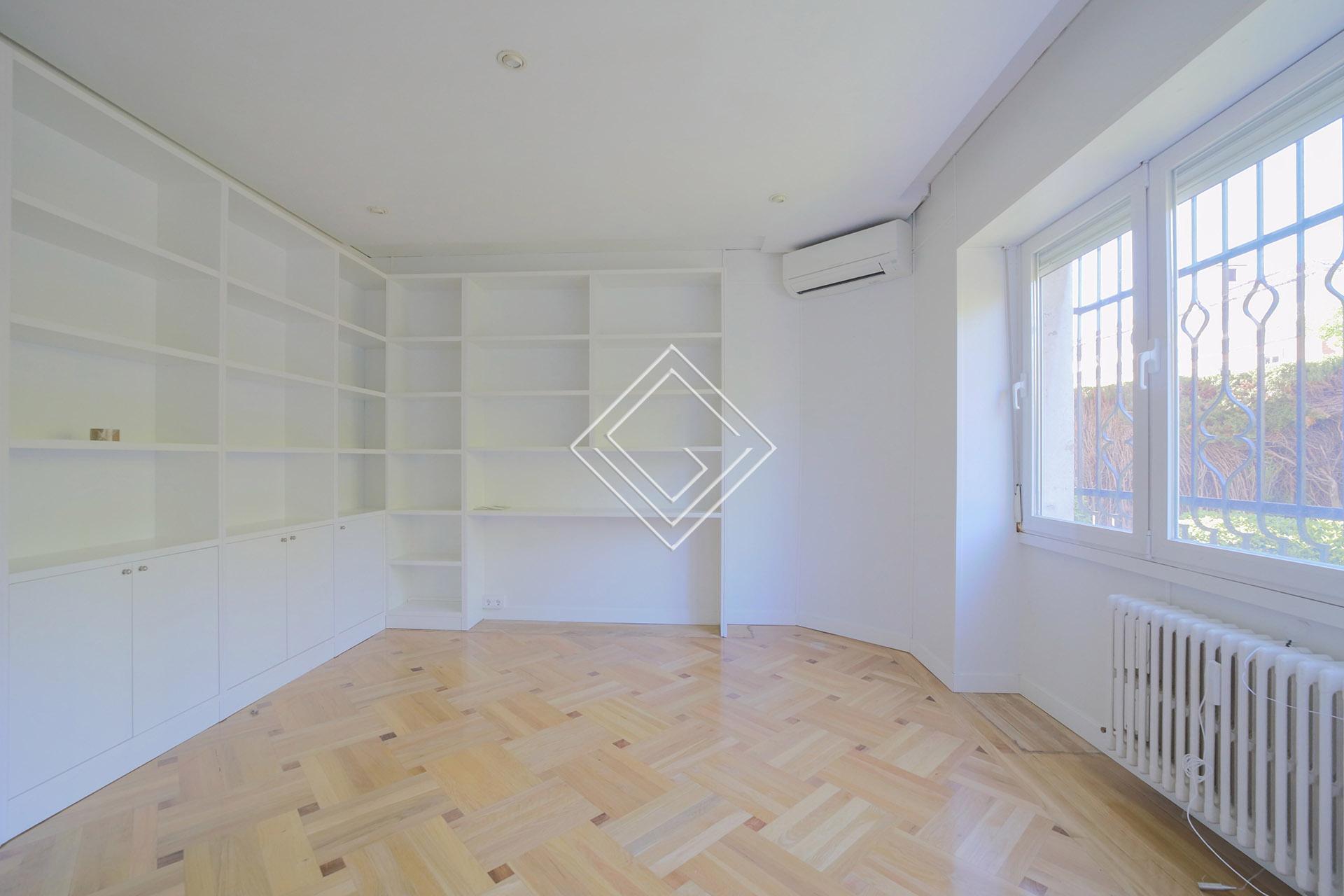 Amplio y luminoso bajo en El Viso - Imagen 9