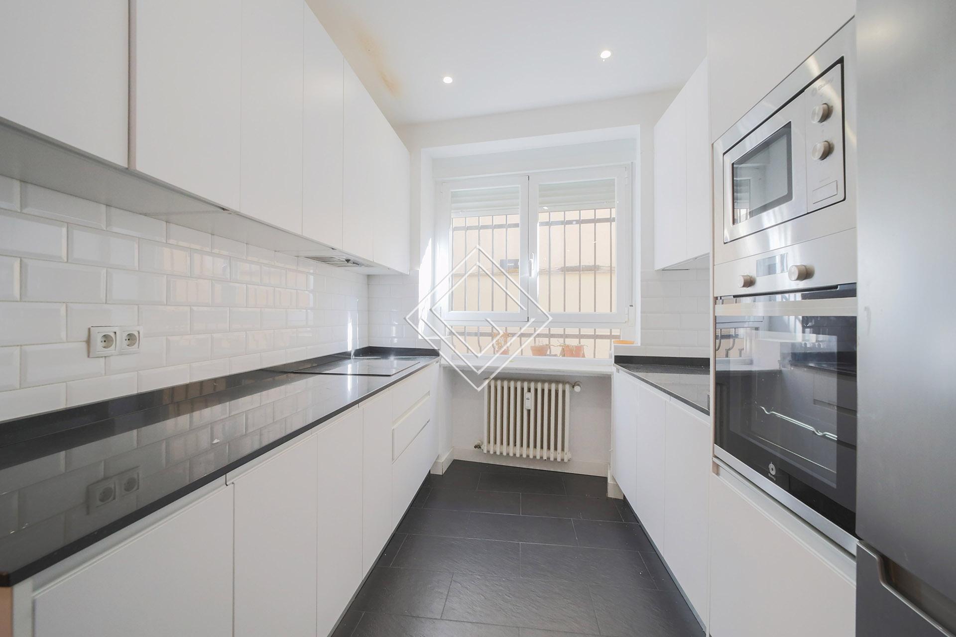 Amplio y luminoso bajo en El Viso - Imagen 25