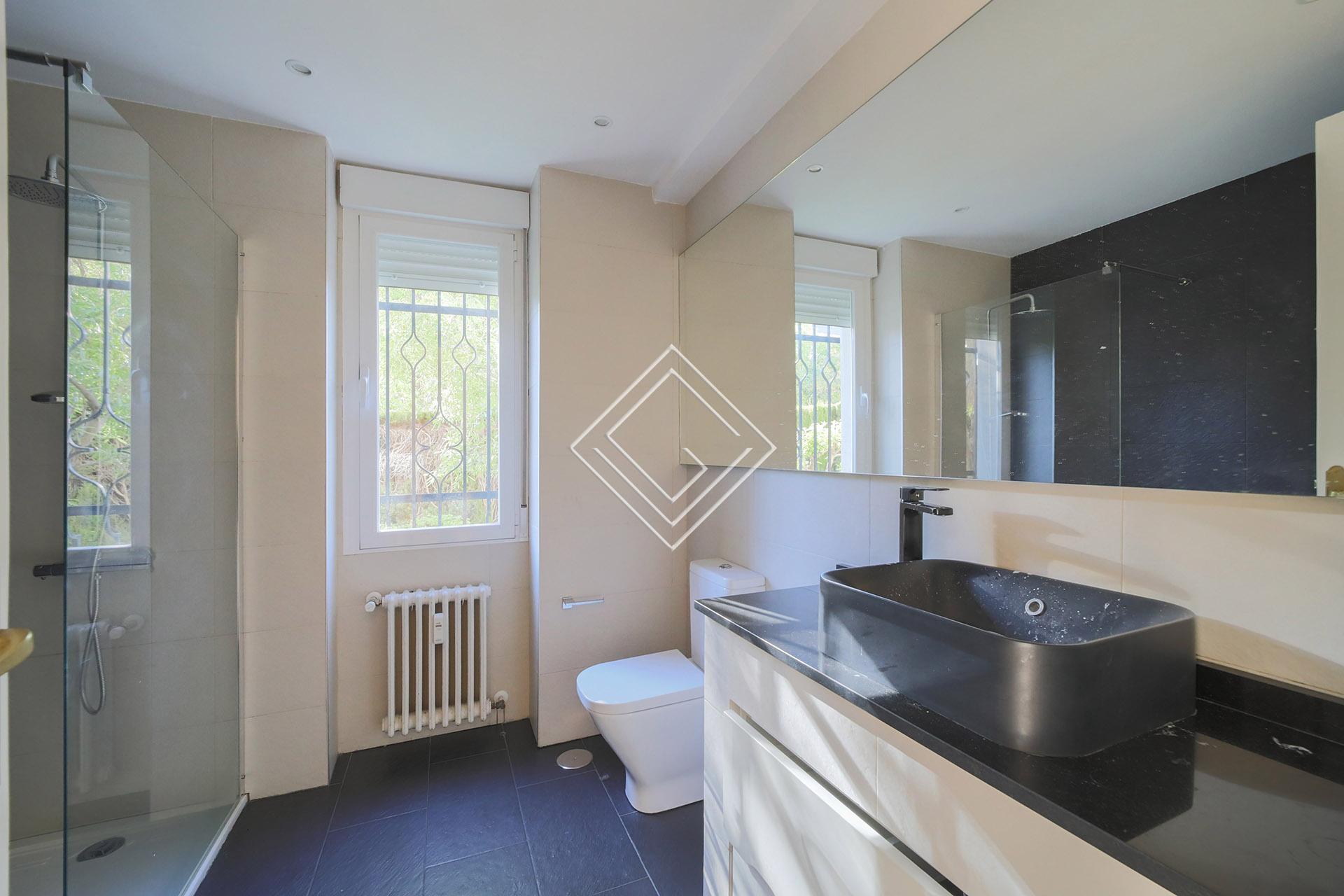 Amplio y luminoso bajo en El Viso - Imagen 15