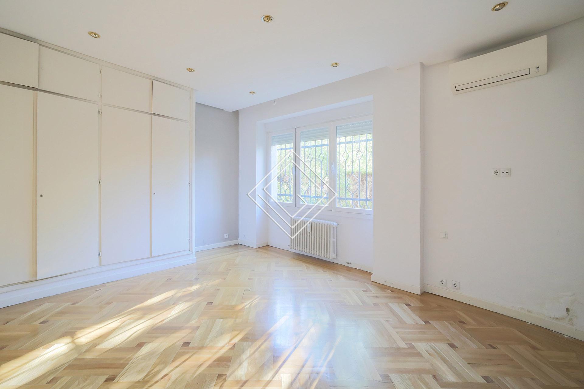 Amplio y luminoso bajo en El Viso - Imagen 12