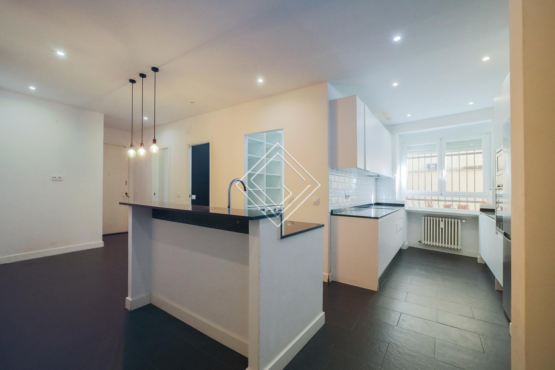 Amplio y luminoso bajo en El Viso - Imagen 19