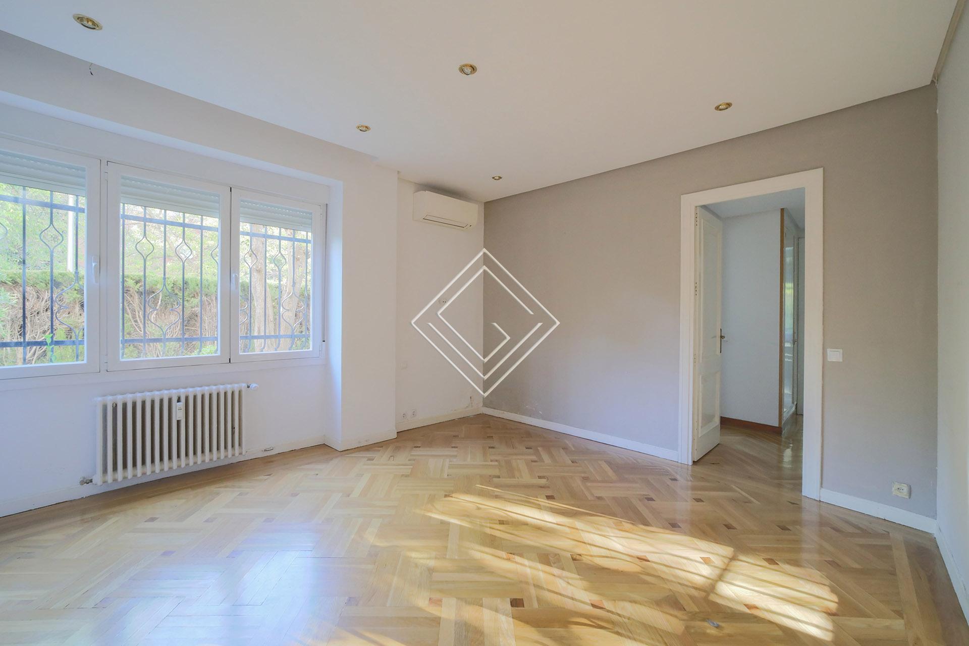 Amplio y luminoso bajo en El Viso - Imagen 13