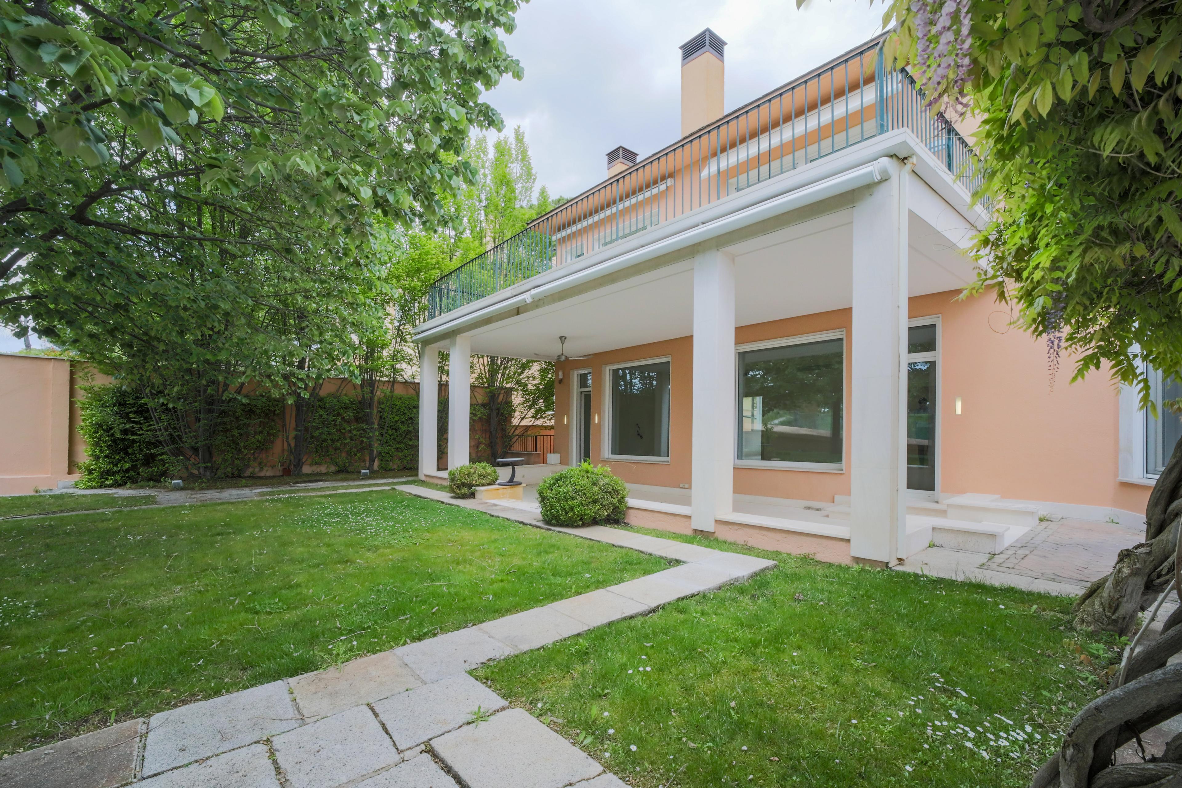 Fabulosa casa en alquiler en la Colonia Puerta de Hierro