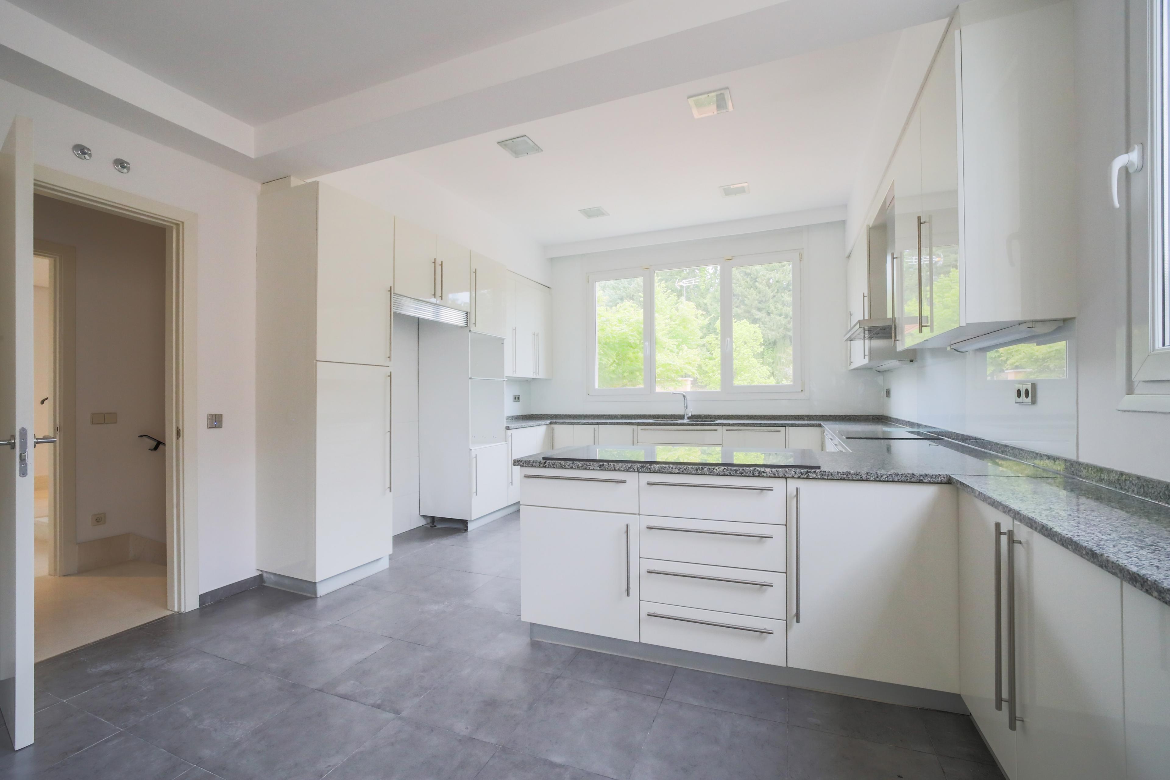 Fabulosa casa en alquiler en la Colonia Puerta de Hierro