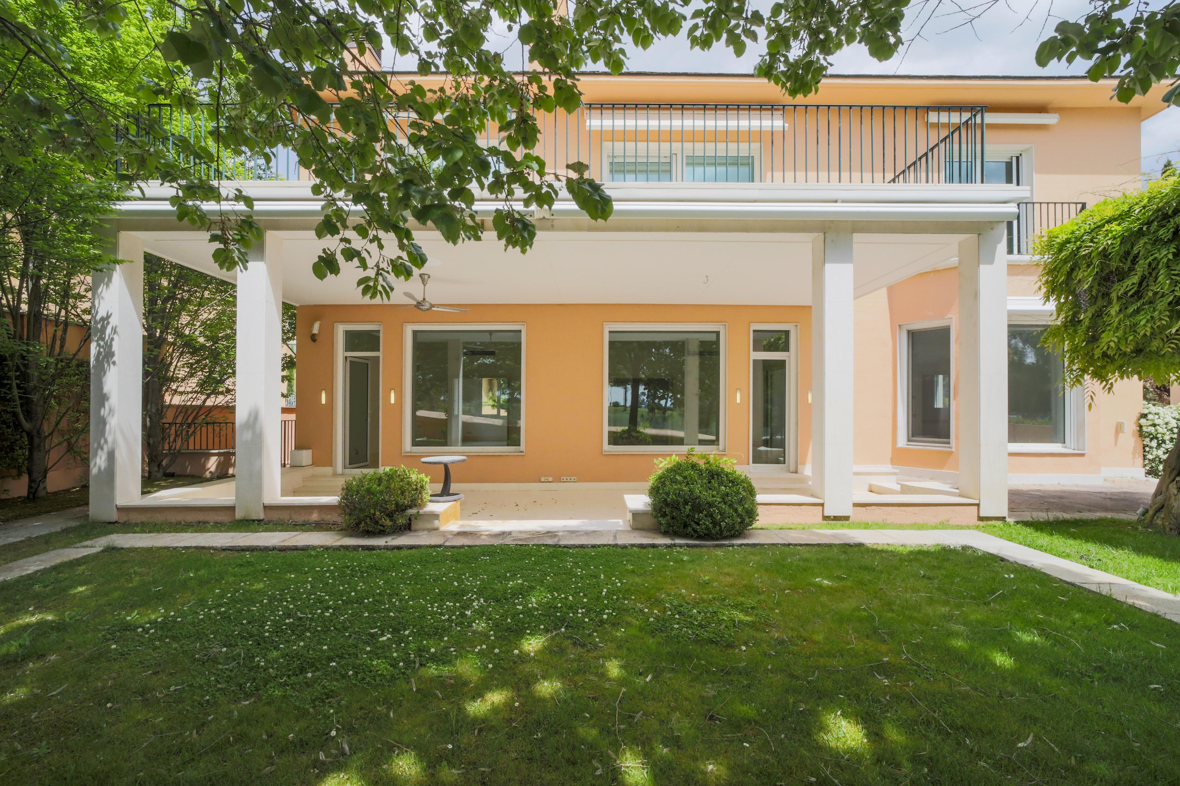 Fabulosa casa en alquiler en la Colonia Puerta de Hierro