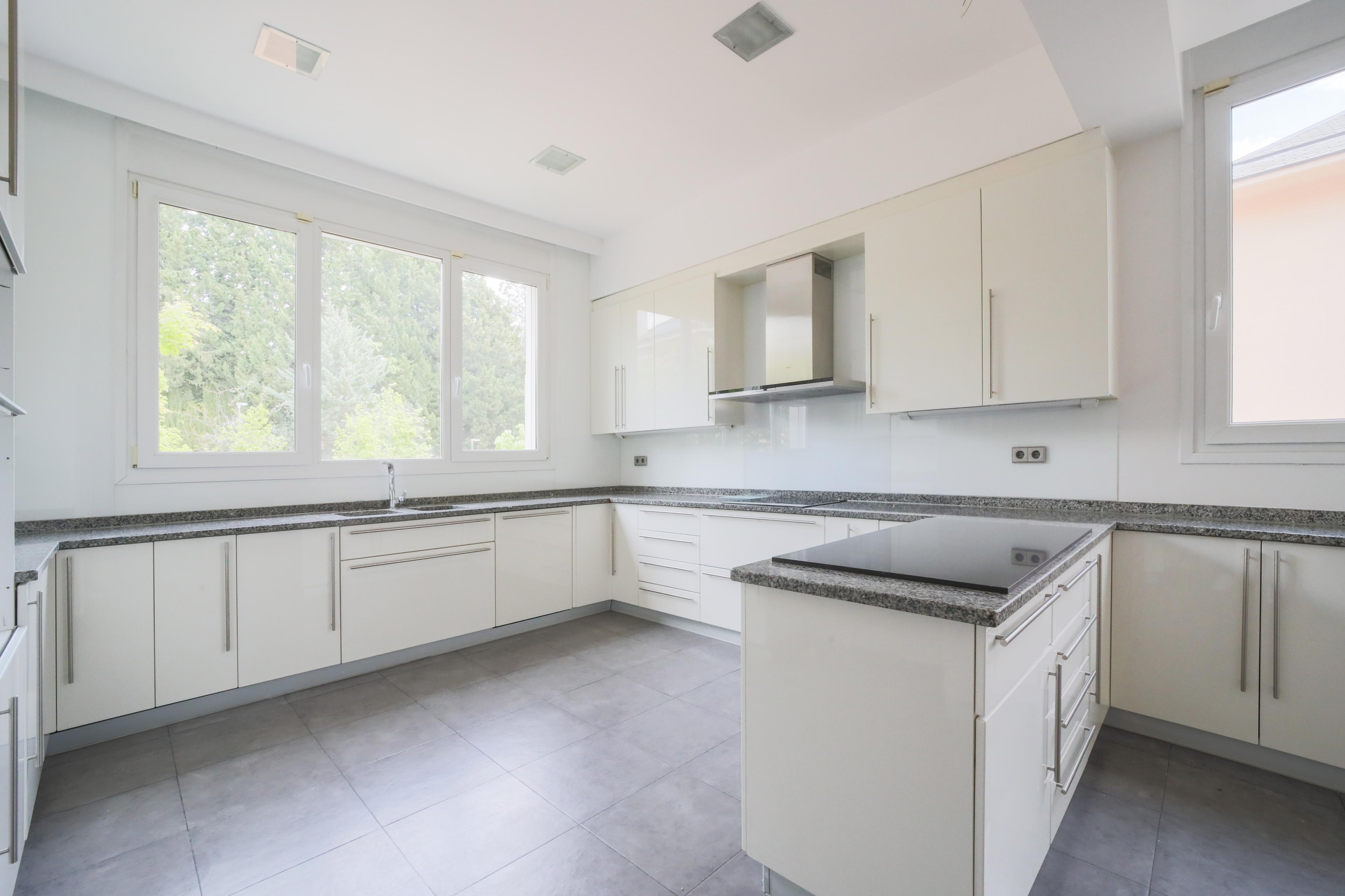 Fabulosa casa en alquiler en la Colonia Puerta de Hierro